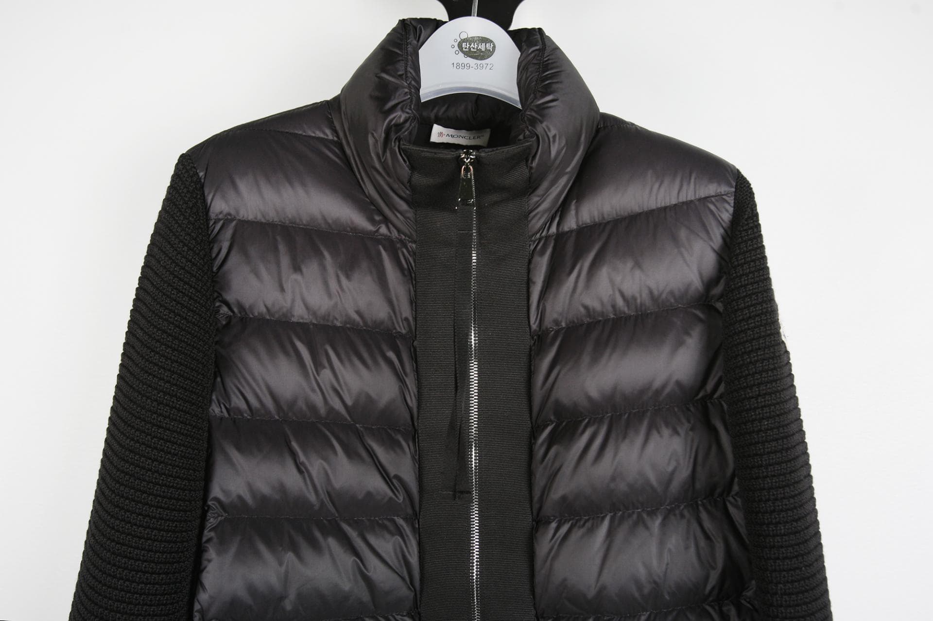[Moncler 몽클레르] 니트 소매 패딩 점퍼 상세