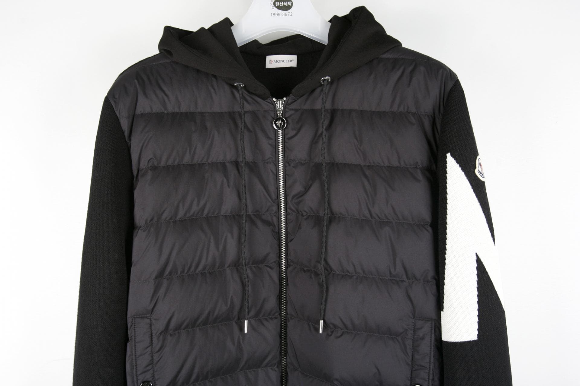 [MONCLER 몽클레르] 로고 패치 니트 후드 패딩 상세