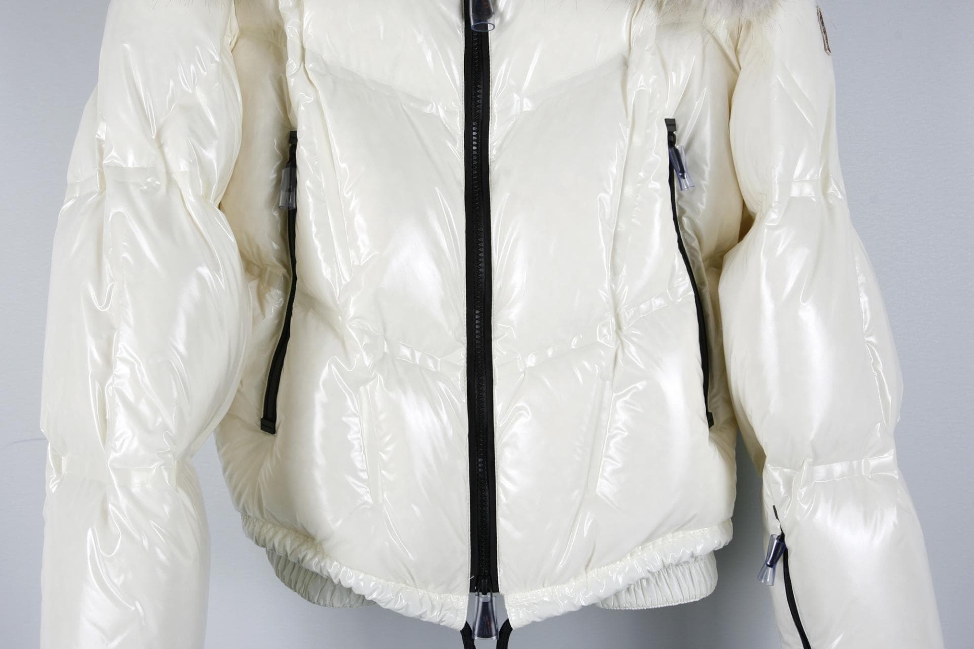 [ MONCLER 몽클레르] 퍼카라그레노블아이보리패딩자켓 상세