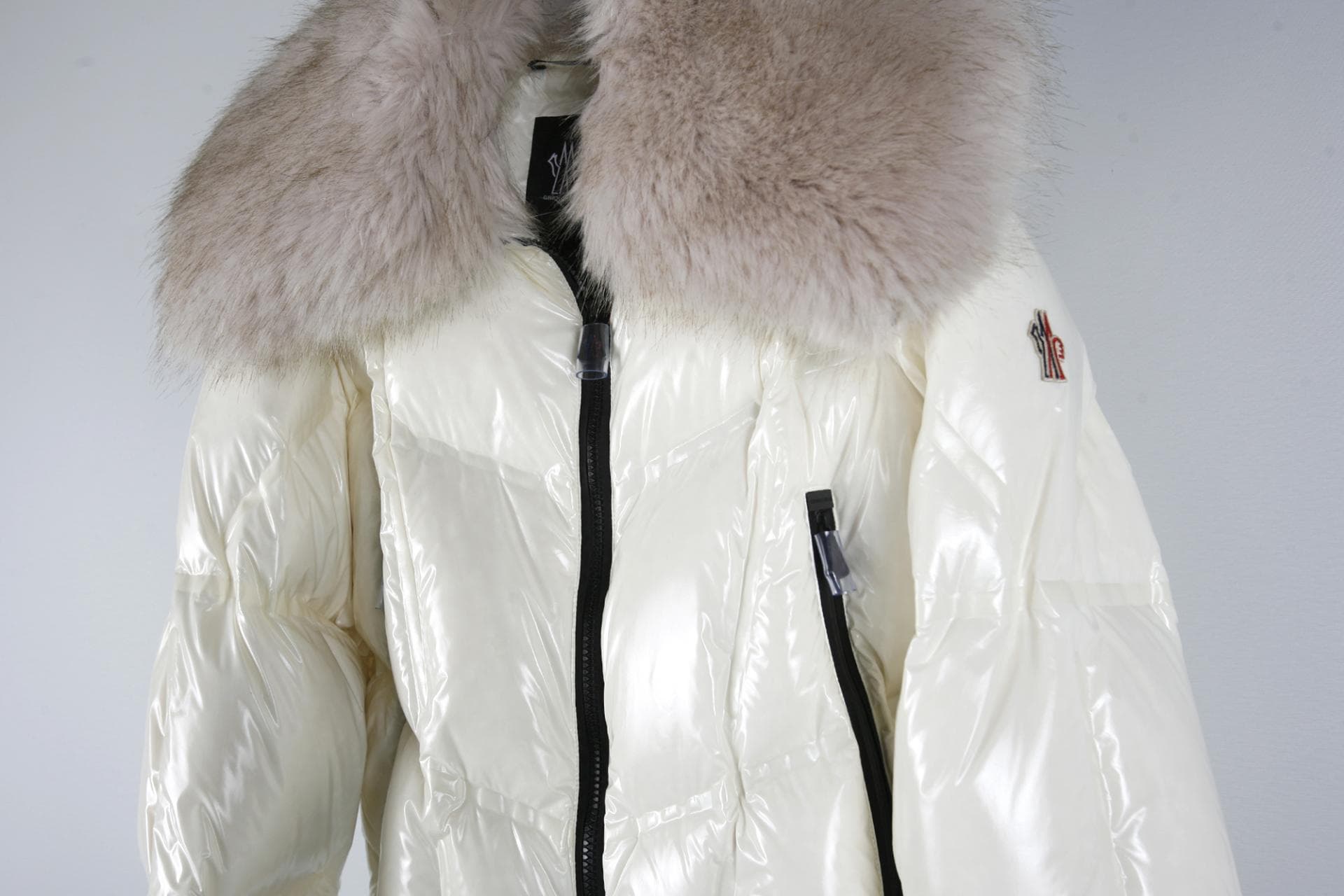 [ MONCLER 몽클레르] 퍼카라그레노블아이보리패딩자켓 상세