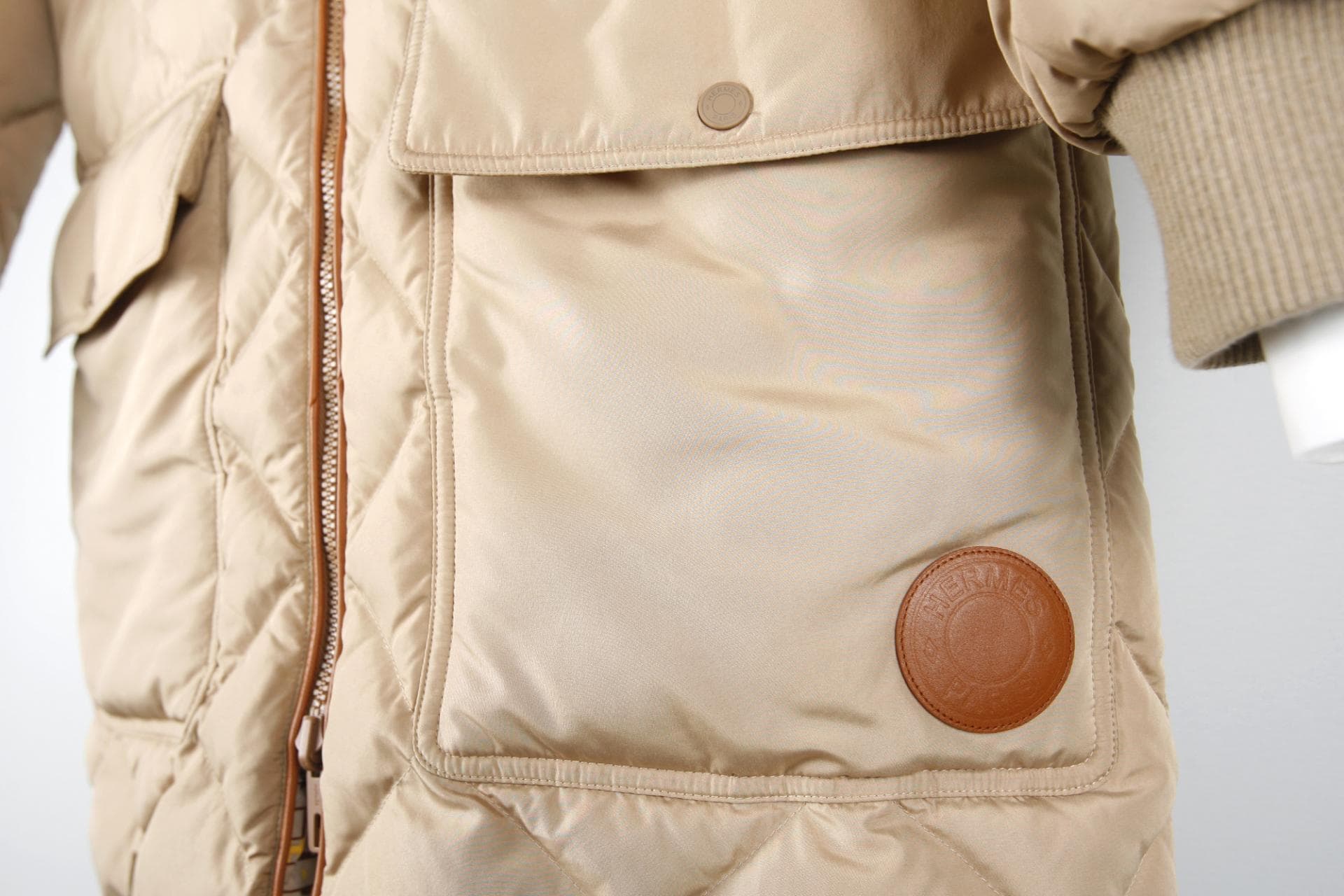 [ Hermès 에르메스] 다이아몬드퀼팅리버서블패딩 상세