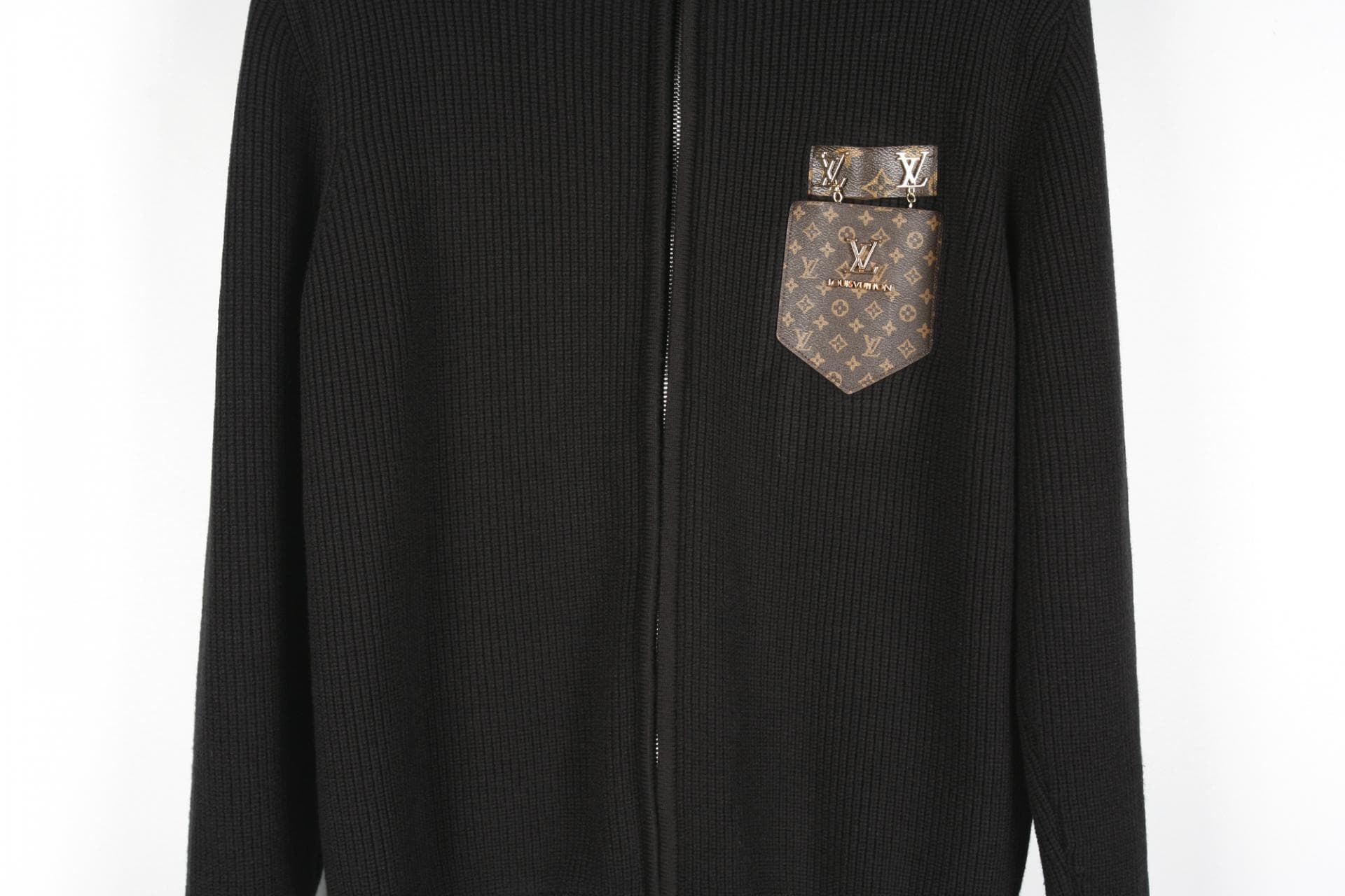 [Louis vuitton 루이비통] 레더 포켓 체인 니트 집업 상세