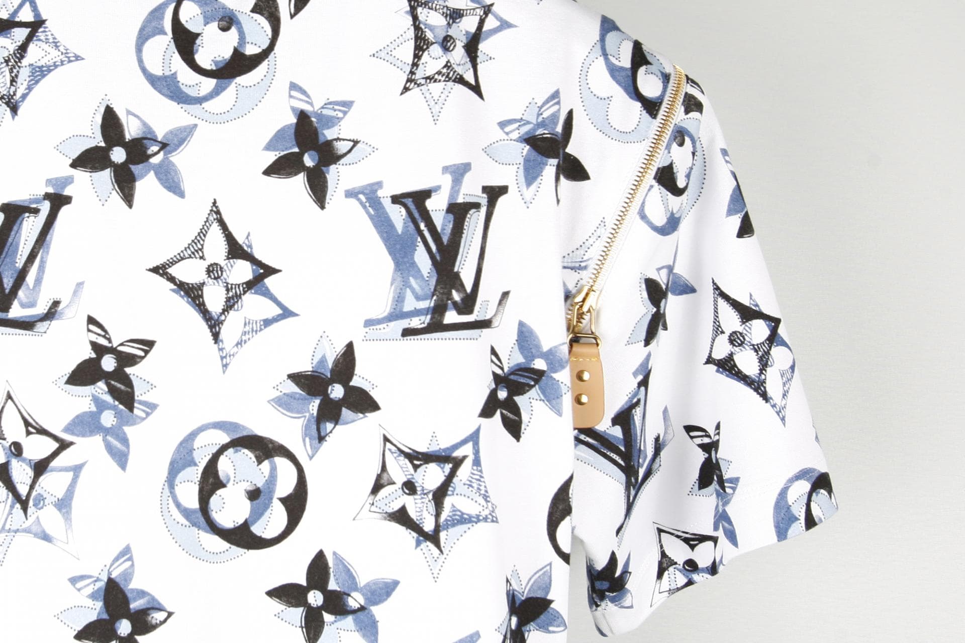 [Louis vuitton 루이비통] 3D 마히나 모노그램 모티브 티셔츠 드레스 상세