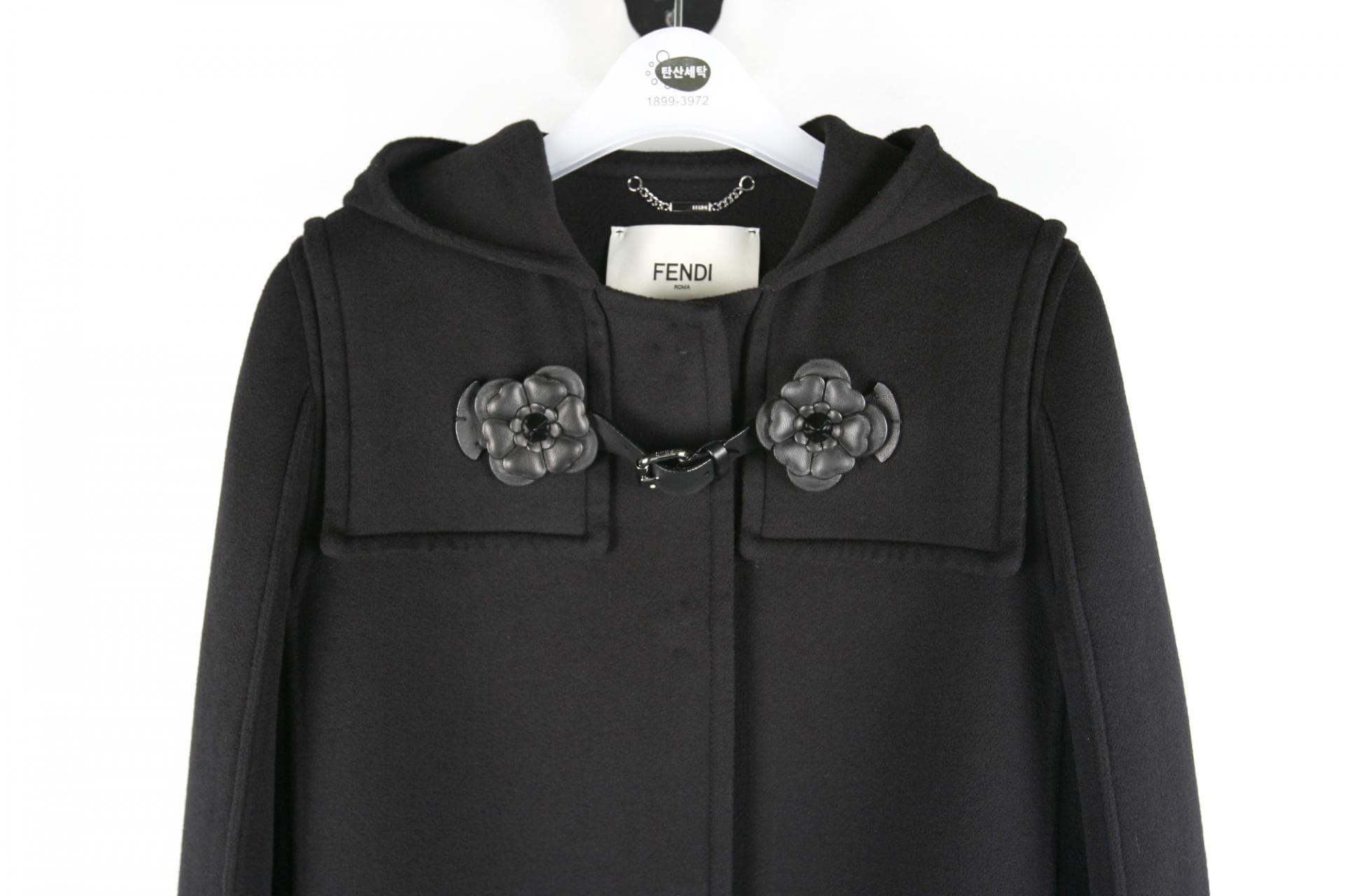 [FENDI 펜디] 콜라 스트랩 코트 상세