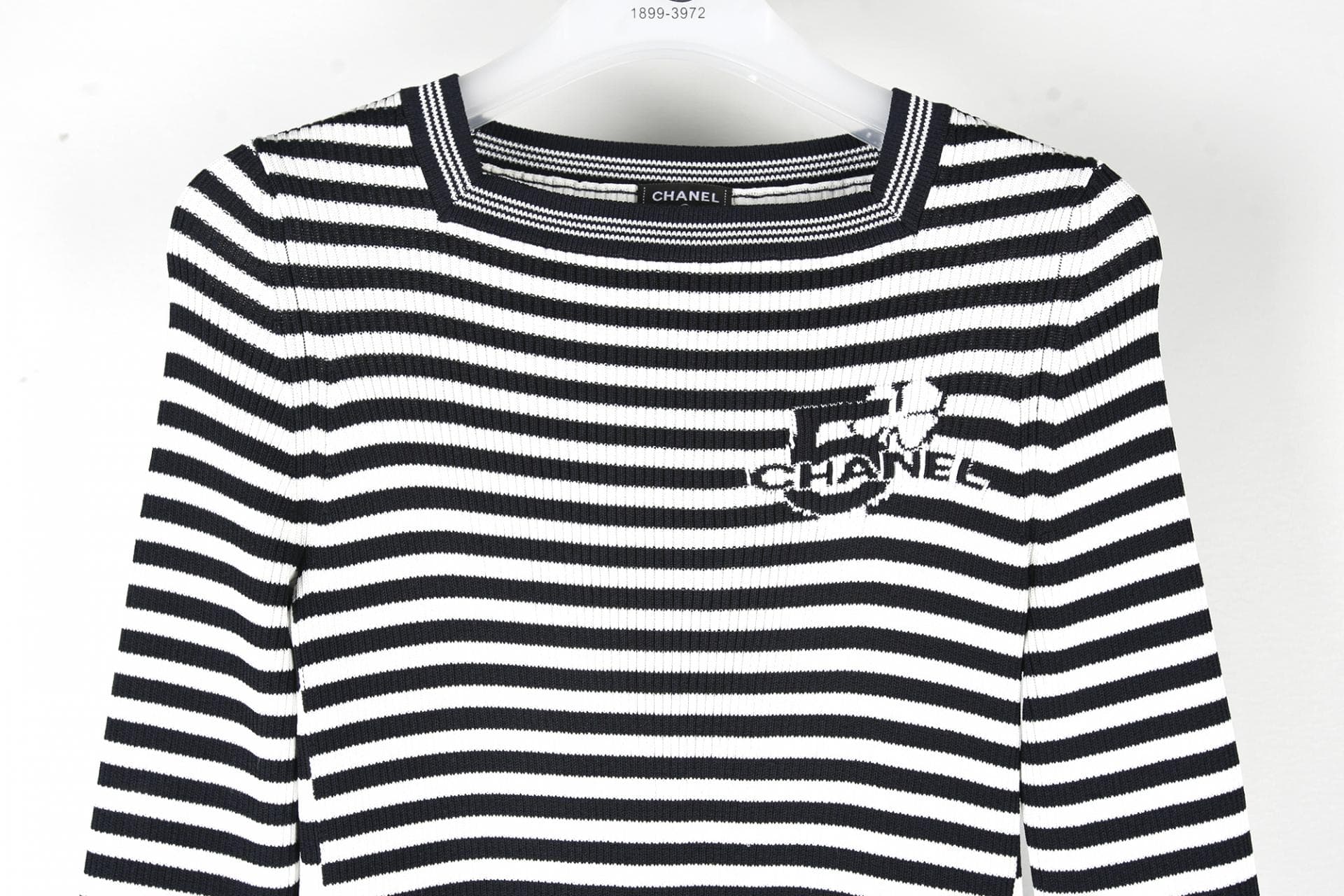 [CHANEL 샤넬] NO5 레터링 스트라이프 스퀘어넥니트 상세