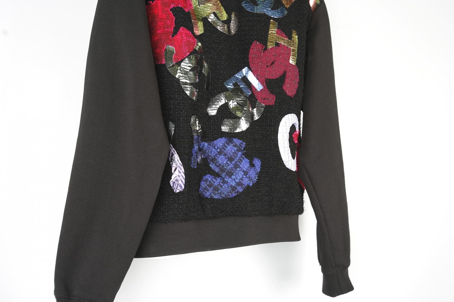 [Chanel 샤넬]Runway metallic cc logo tweed crew 셔츠 상세