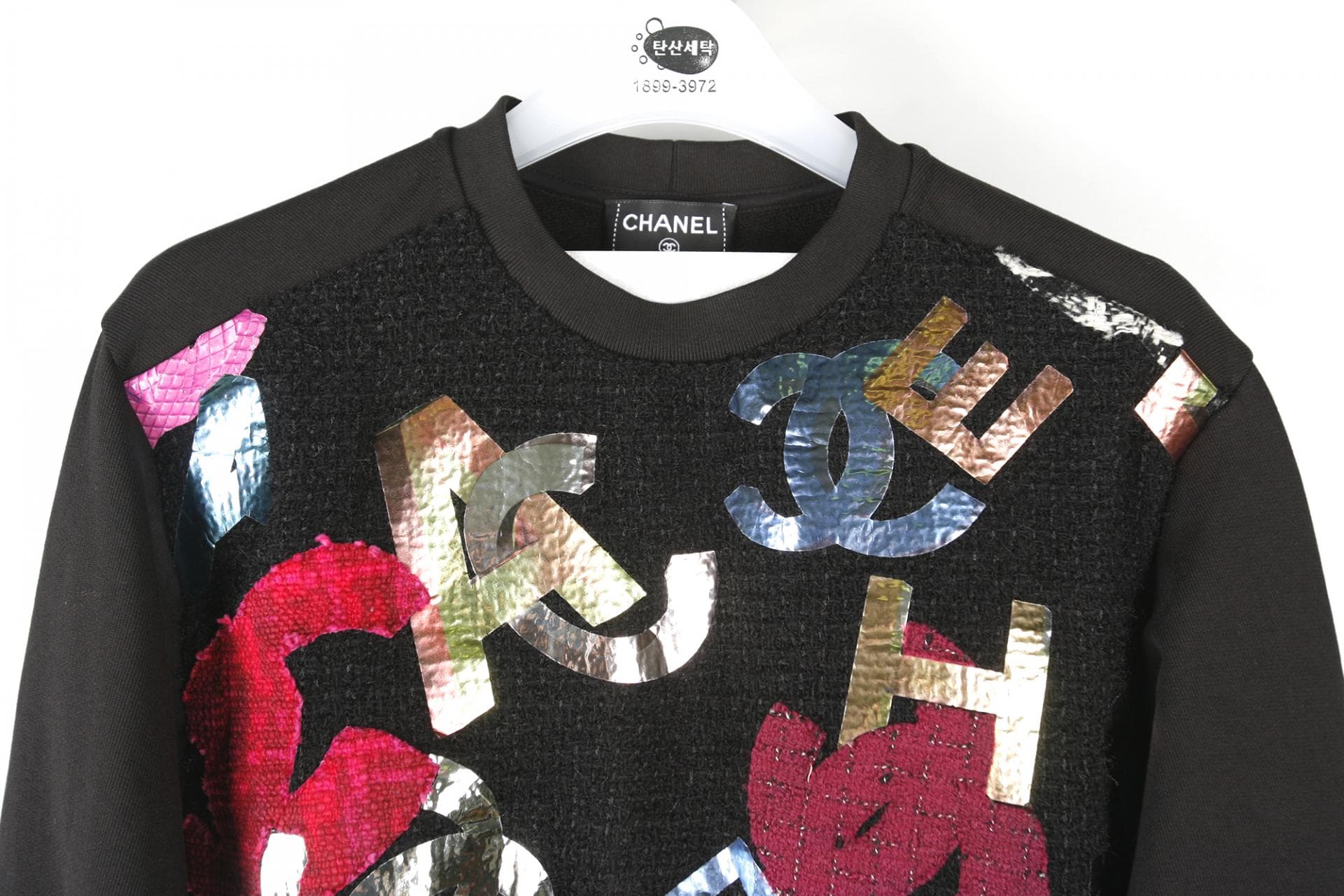 [Chanel 샤넬]Runway metallic cc logo tweed crew 셔츠 상세