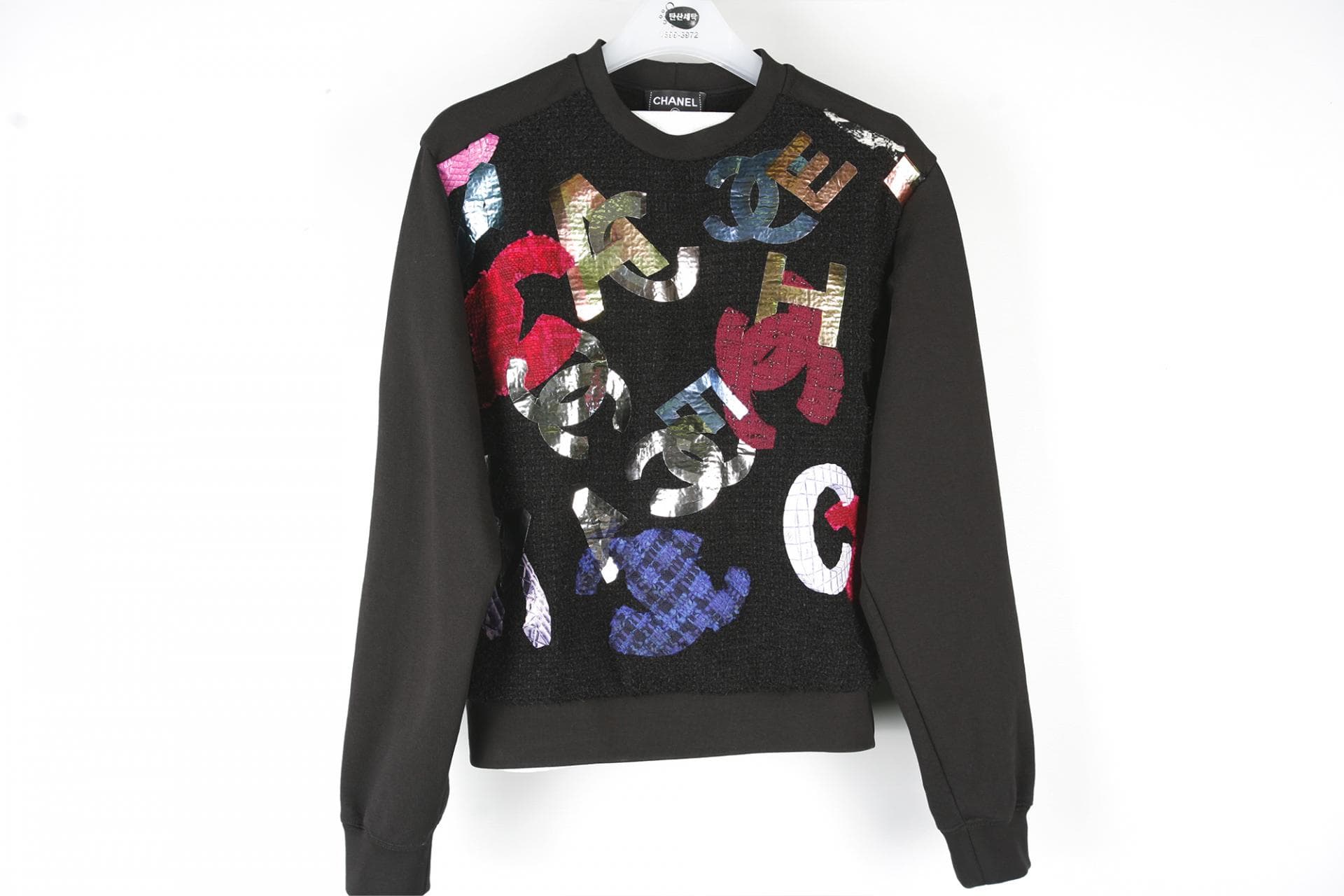 [Chanel 샤넬]Runway metallic cc logo tweed crew 셔츠