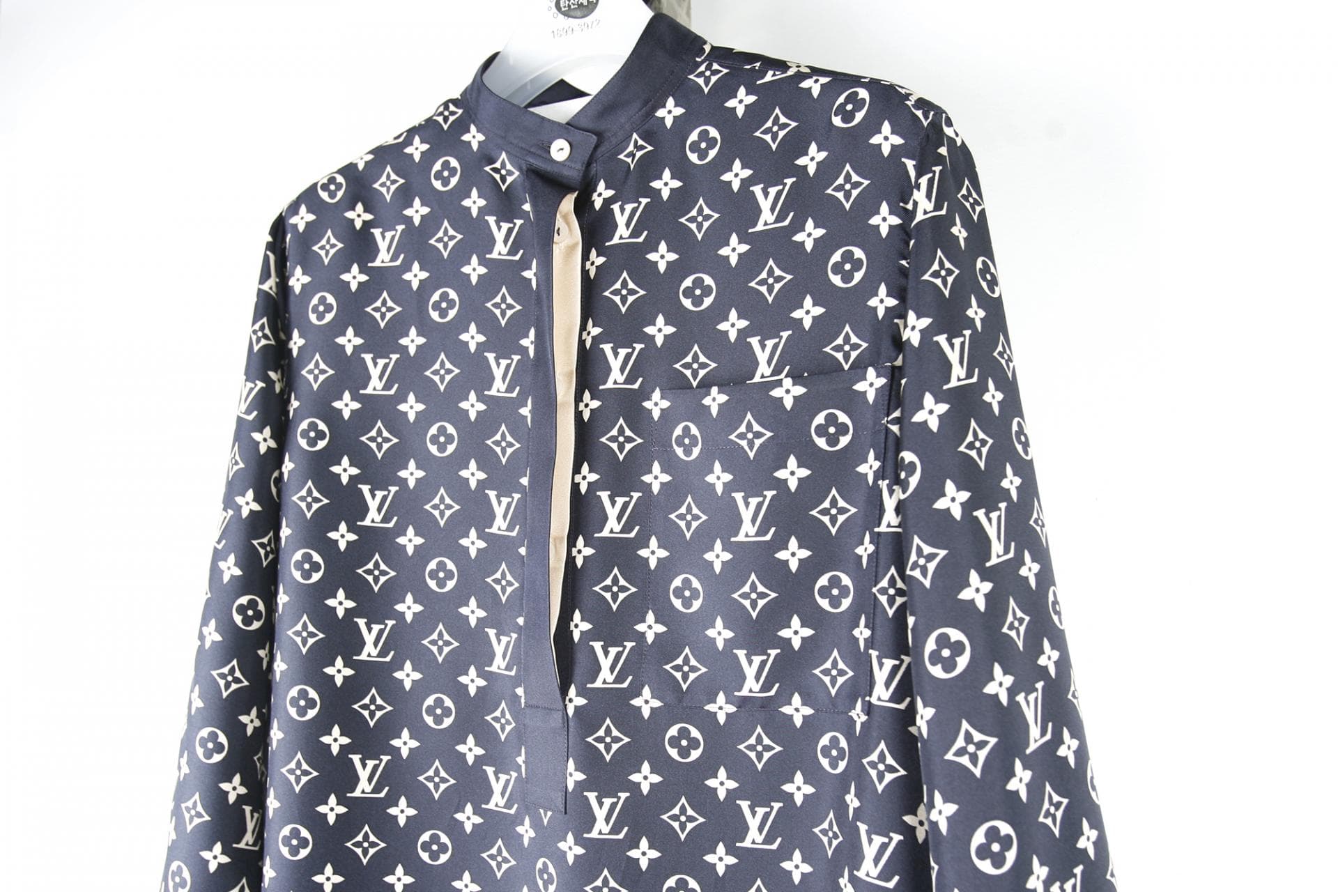 [ Louis vuitton 루이비통] 모노그램 패턴 실크네이비원피스 상세