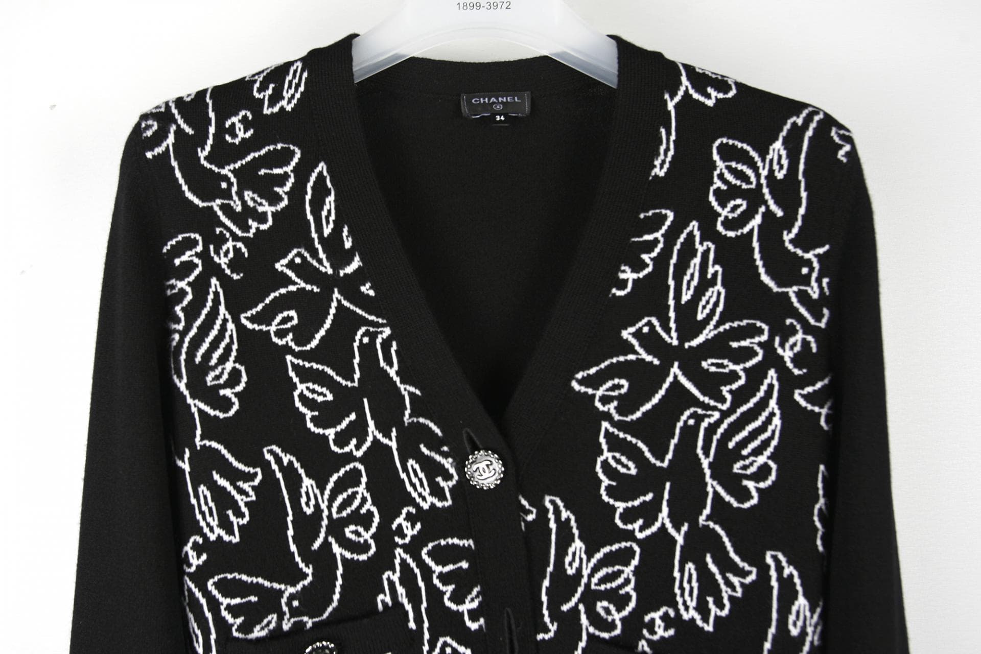 [CHANEL 샤넬] 캐시미어 블랙화이트 Floral Bird 가디건 상세