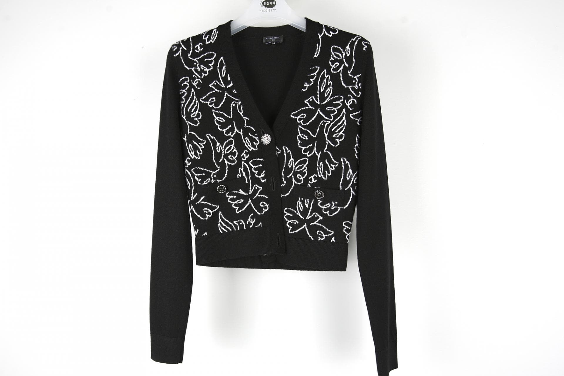 [CHANEL 샤넬] 캐시미어 블랙화이트 Floral Bird 가디건