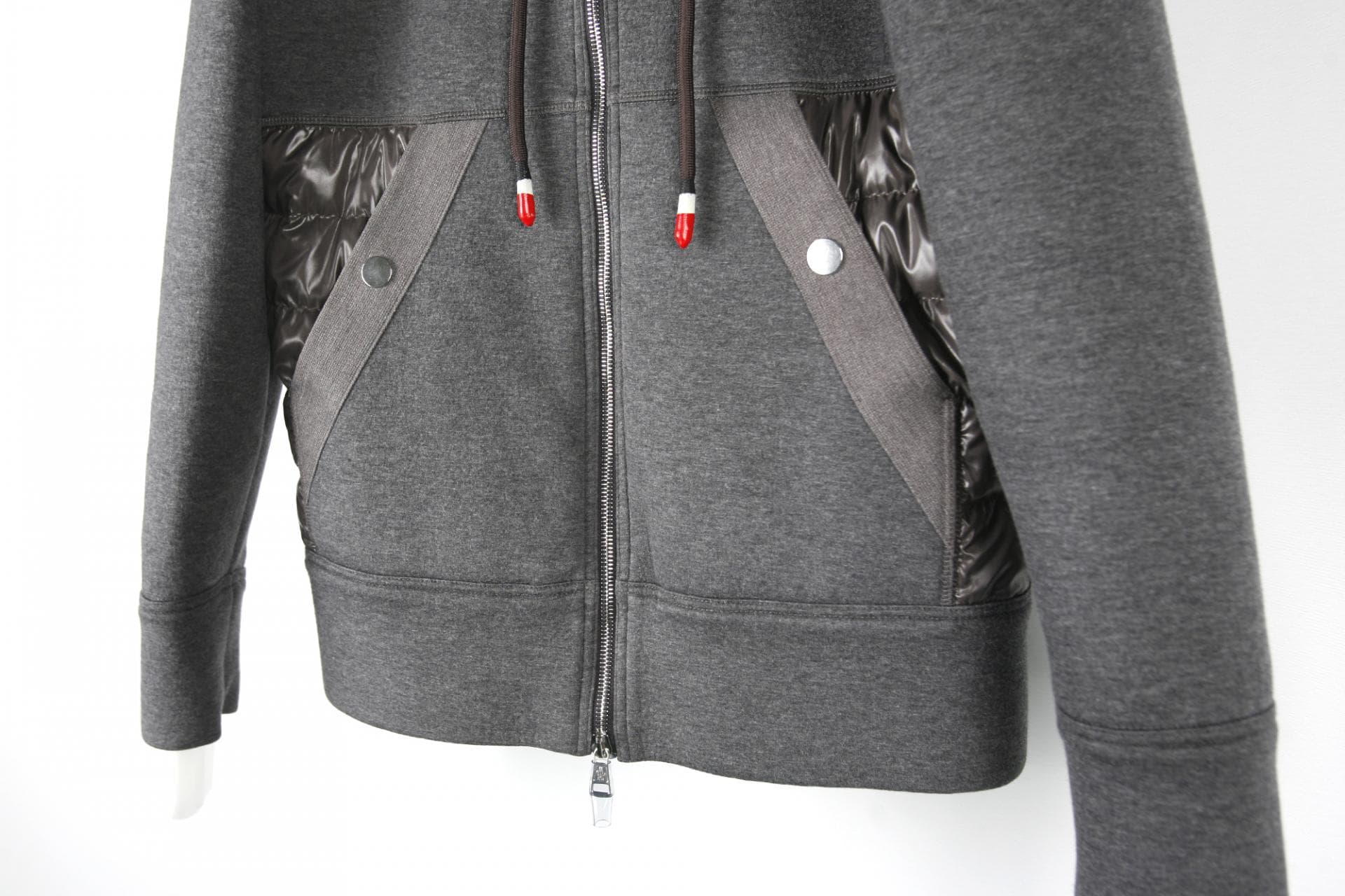 [MONCLER 몽클레르]퍼퍼 나일론 패널링 지퍼 후드티 상세