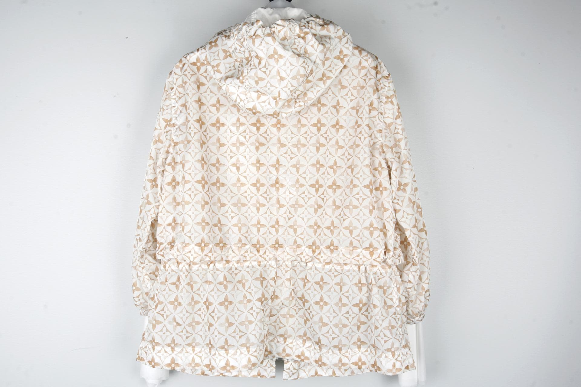 [ Louis vuitton 루이비통] 플라워 타일 쇼트 파카 상세