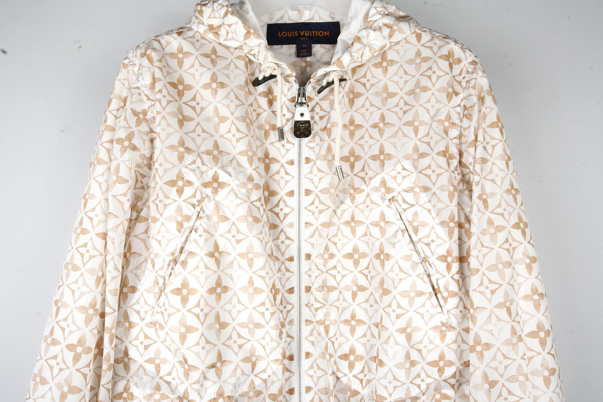 [ Louis vuitton 루이비통] 플라워 타일 쇼트 파카 상세