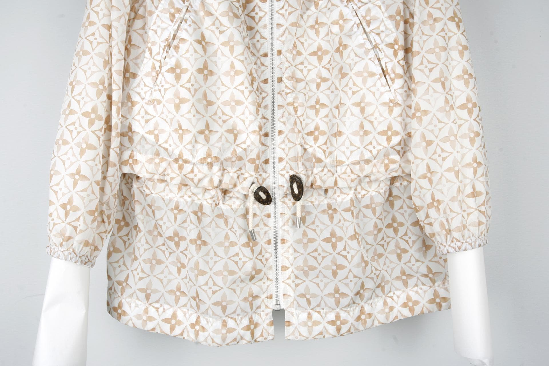 [ Louis vuitton 루이비통] 플라워 타일 쇼트 파카 상세