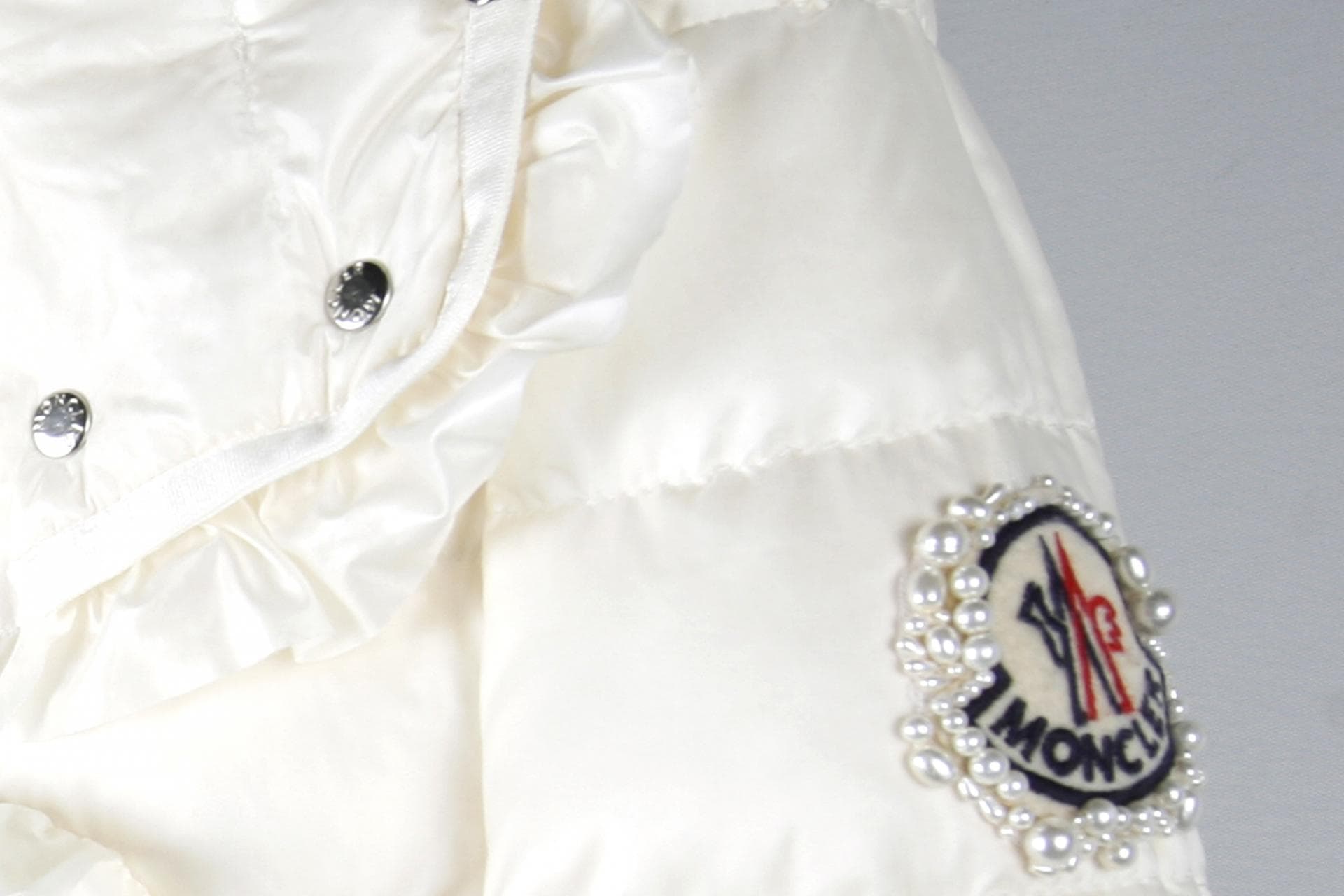 [ MONCLER 몽클레르]시몬 로샤 릴리 러플 퀼팅 다운 재킷 상세