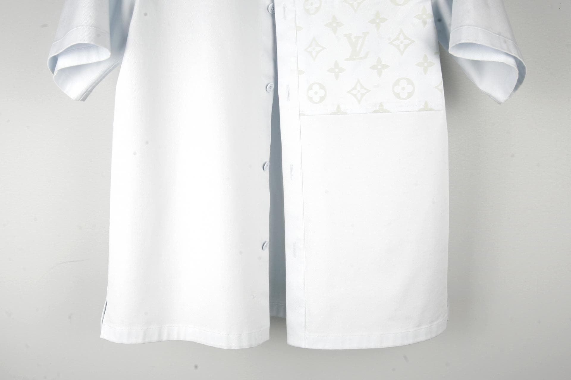 [Louis vuitton 루이비통] 플록드숏슬리브코튼셔츠아이스 블루 상세
