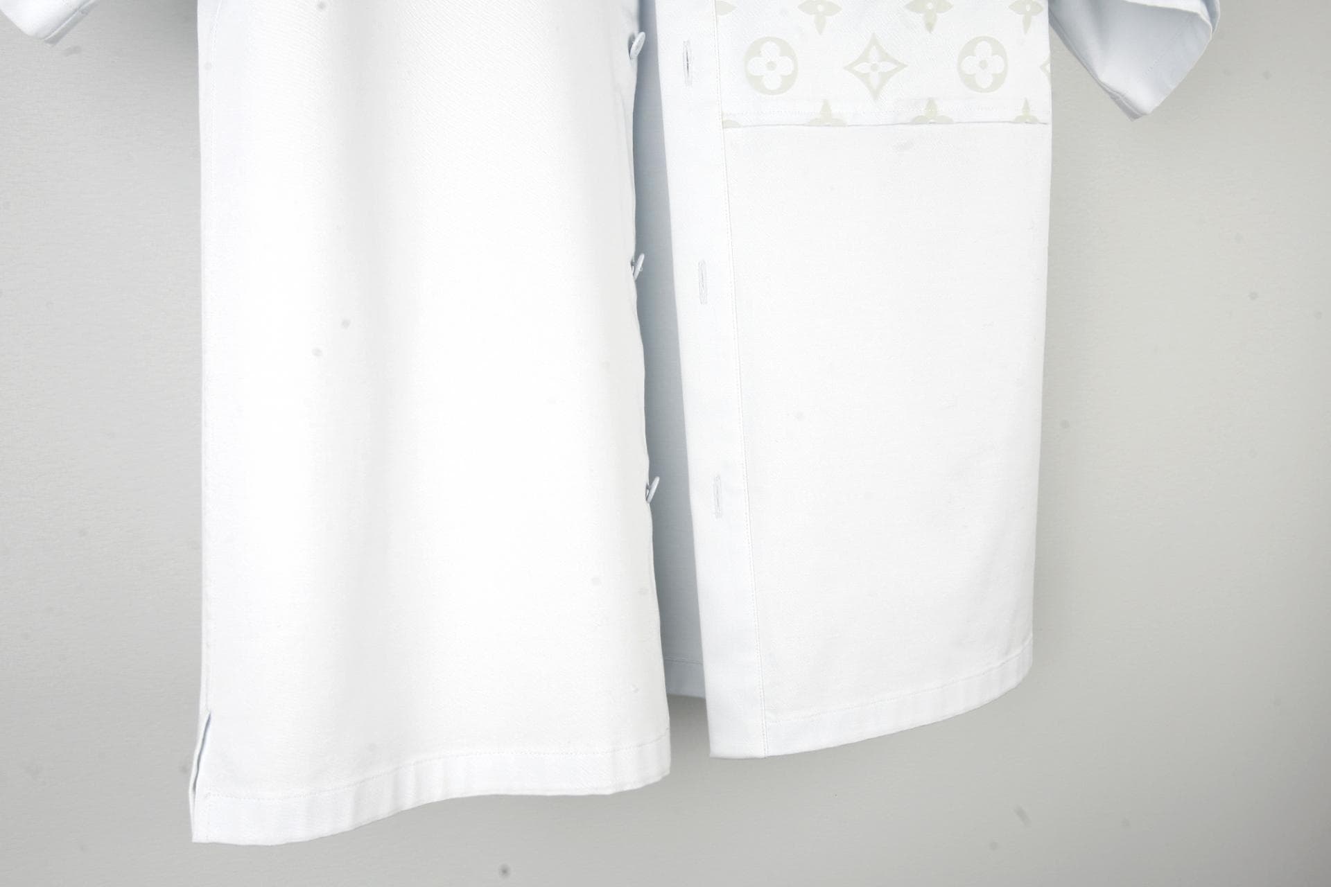[Louis vuitton 루이비통] 플록드숏슬리브코튼셔츠아이스 블루 상세