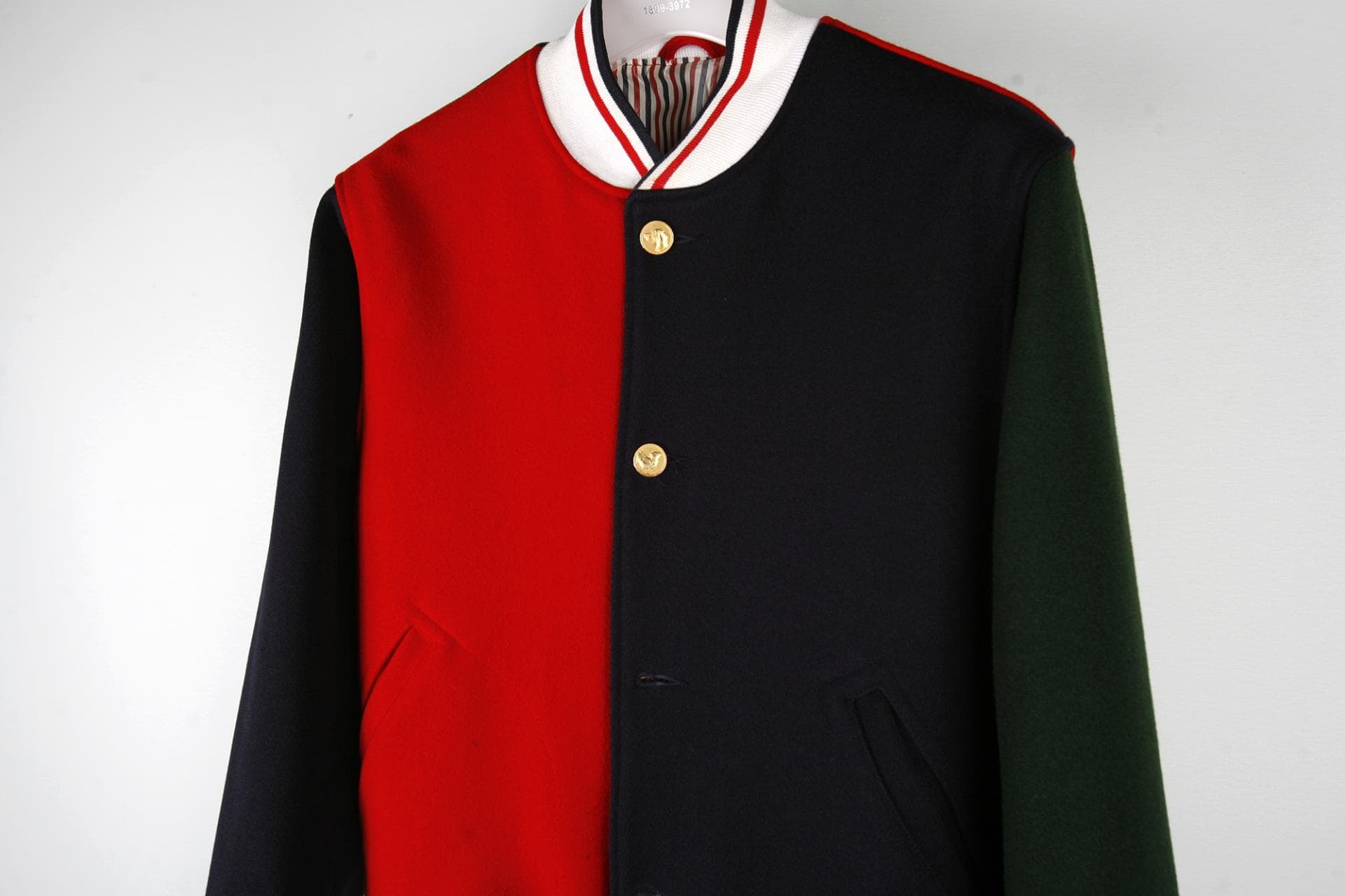 [Thom Browne 톰브라운] 컬러블럭버튼울봄버자켓 상세