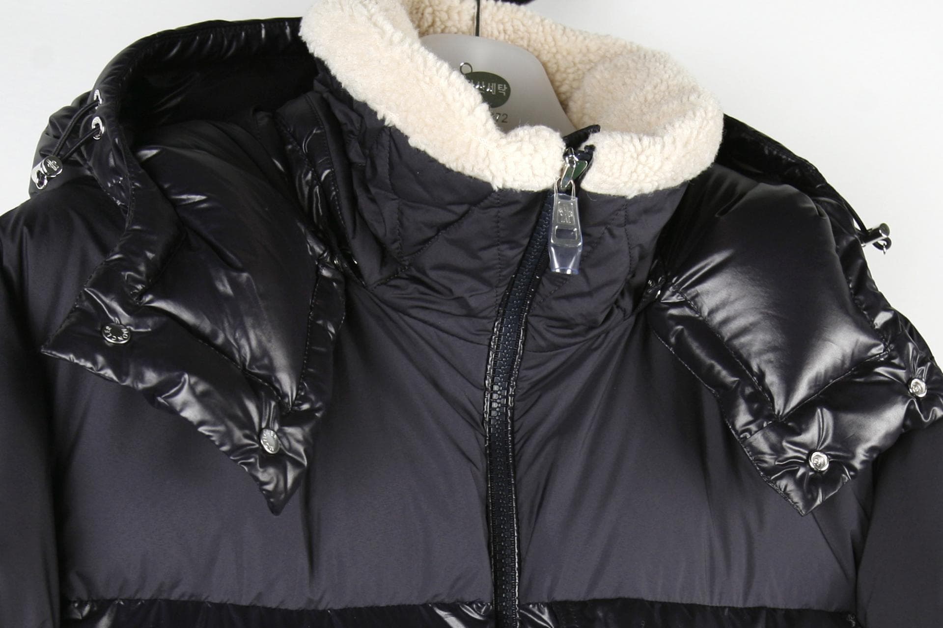 [MONCLER 몽클레르]버뮤다다운재킷 상세