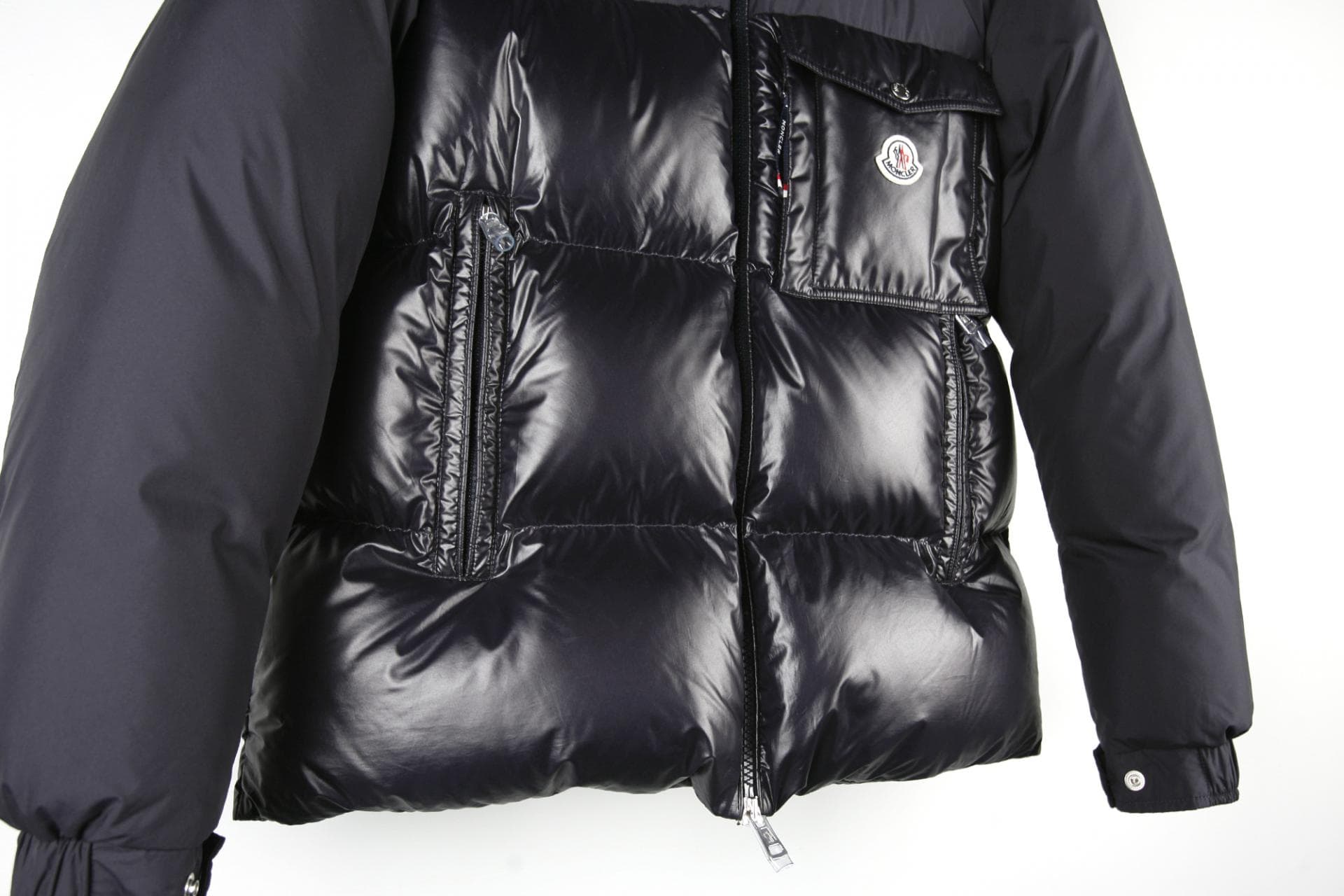 [MONCLER 몽클레르]버뮤다다운재킷 상세