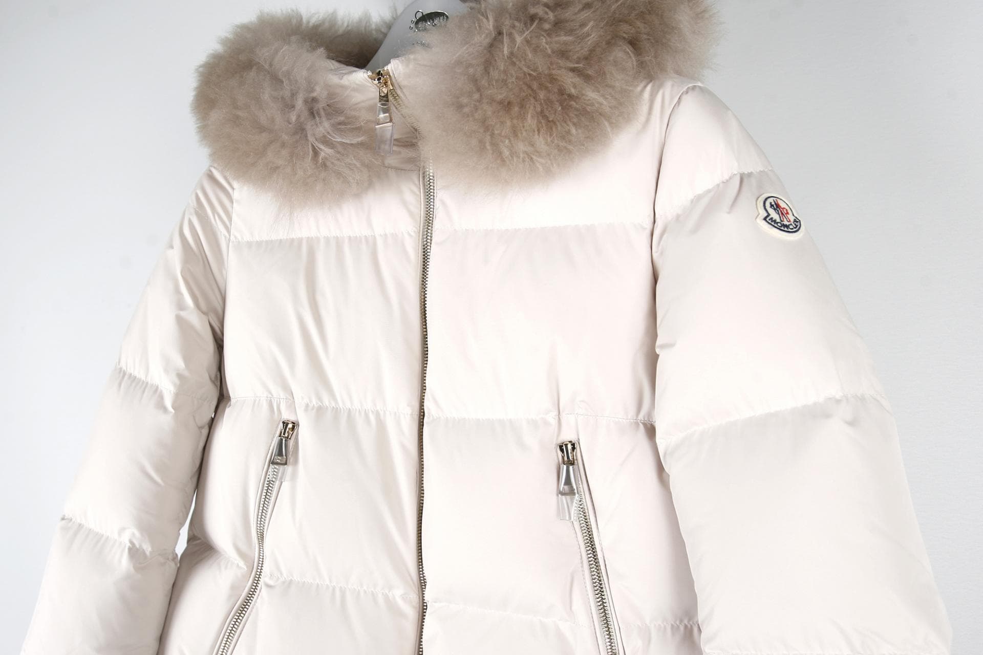 [ MONCLER 몽클레르]라이체퍼숏패딩 상세