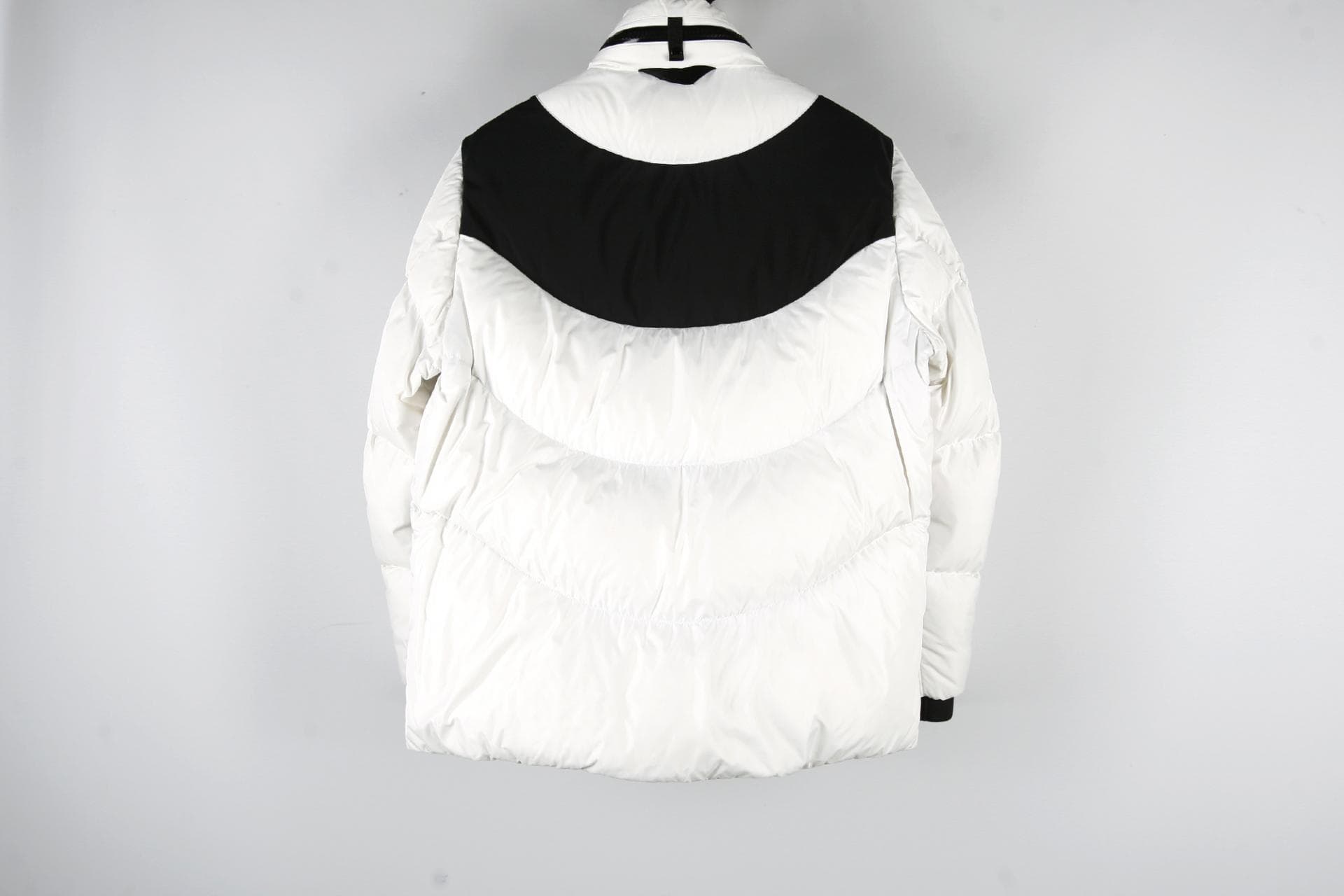 [MONCLER 몽클레르]이와키숏다운오프화이트 상세