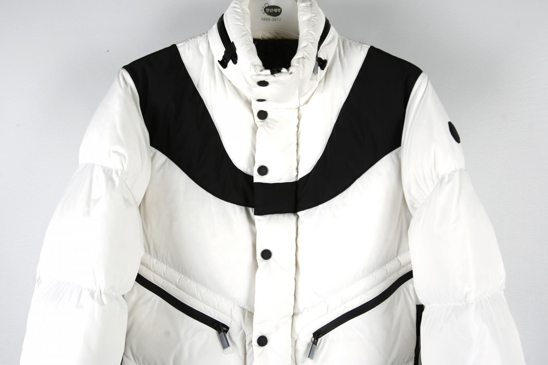 [MONCLER 몽클레르]이와키숏다운오프화이트 상세