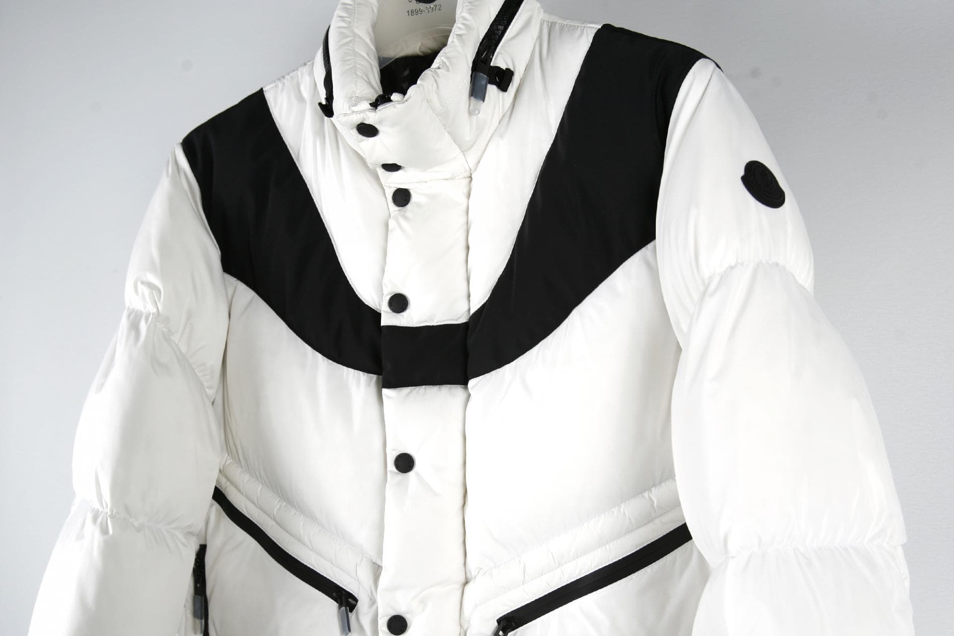 [MONCLER 몽클레르]이와키숏다운오프화이트 상세