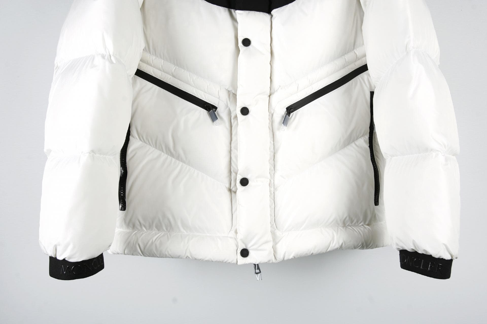 [MONCLER 몽클레르]이와키숏다운오프화이트 상세