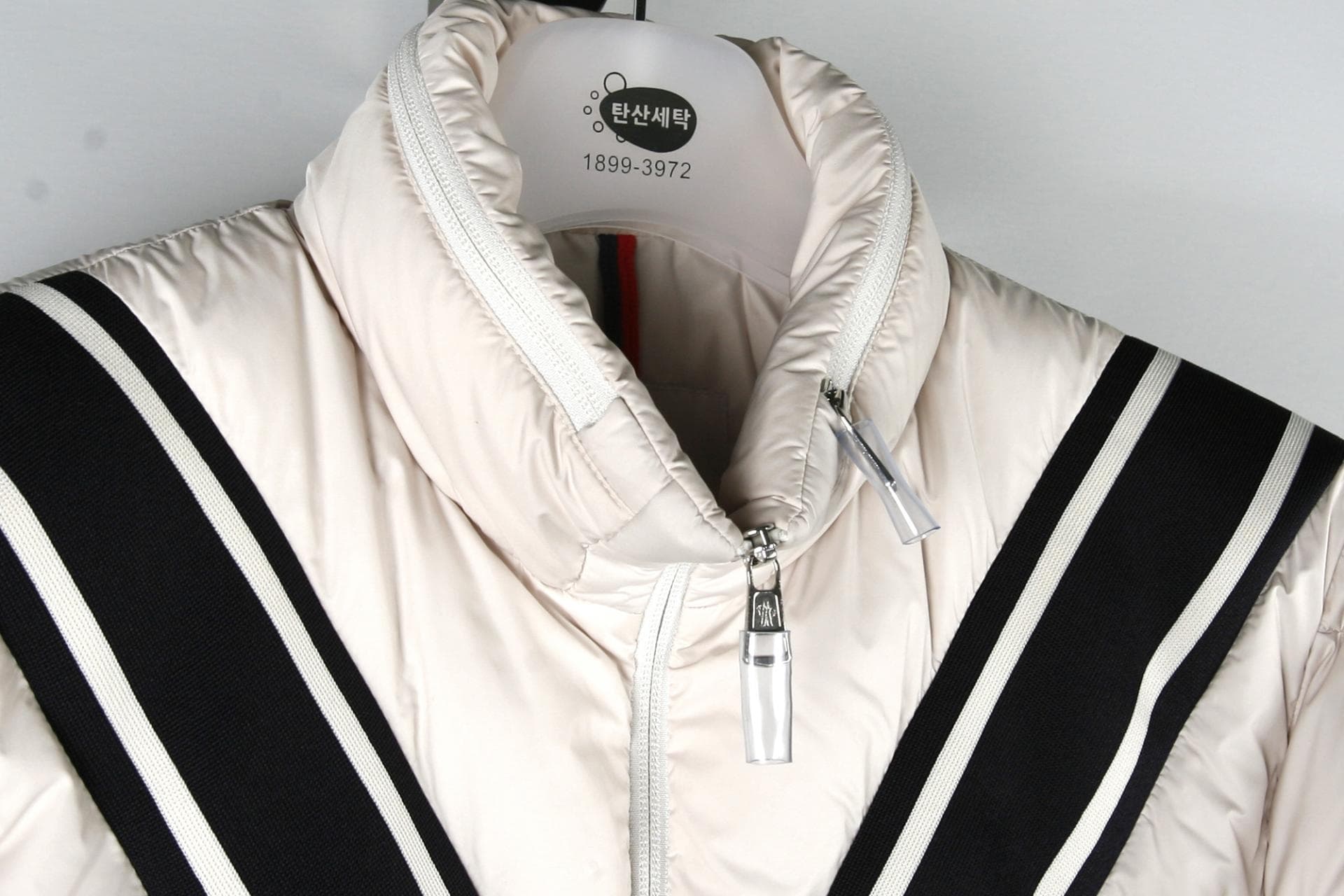 [MONCLER 몽클레르]발롯쇼트다운재킷베이지 상세