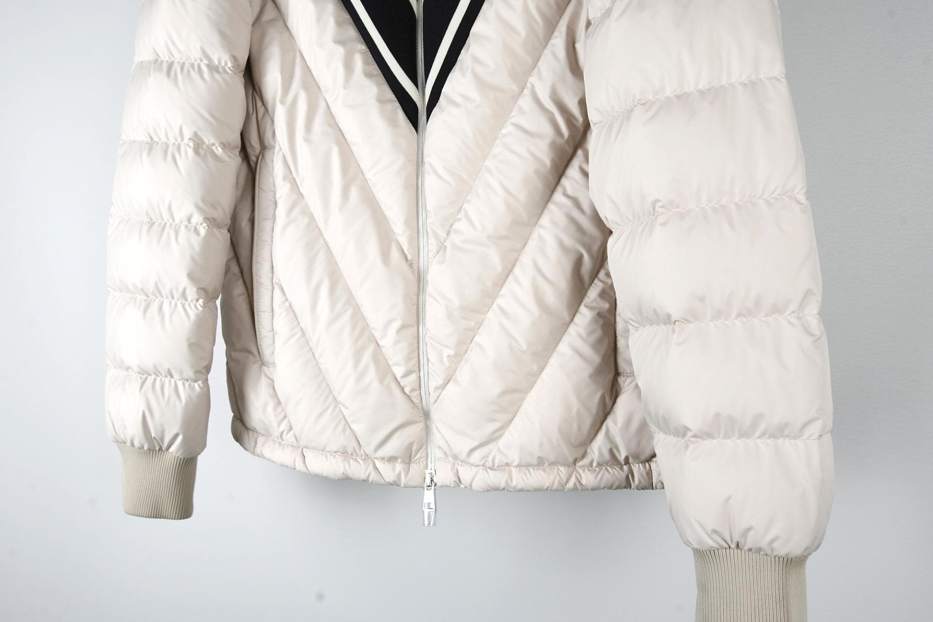 [MONCLER 몽클레르]발롯쇼트다운재킷베이지 상세
