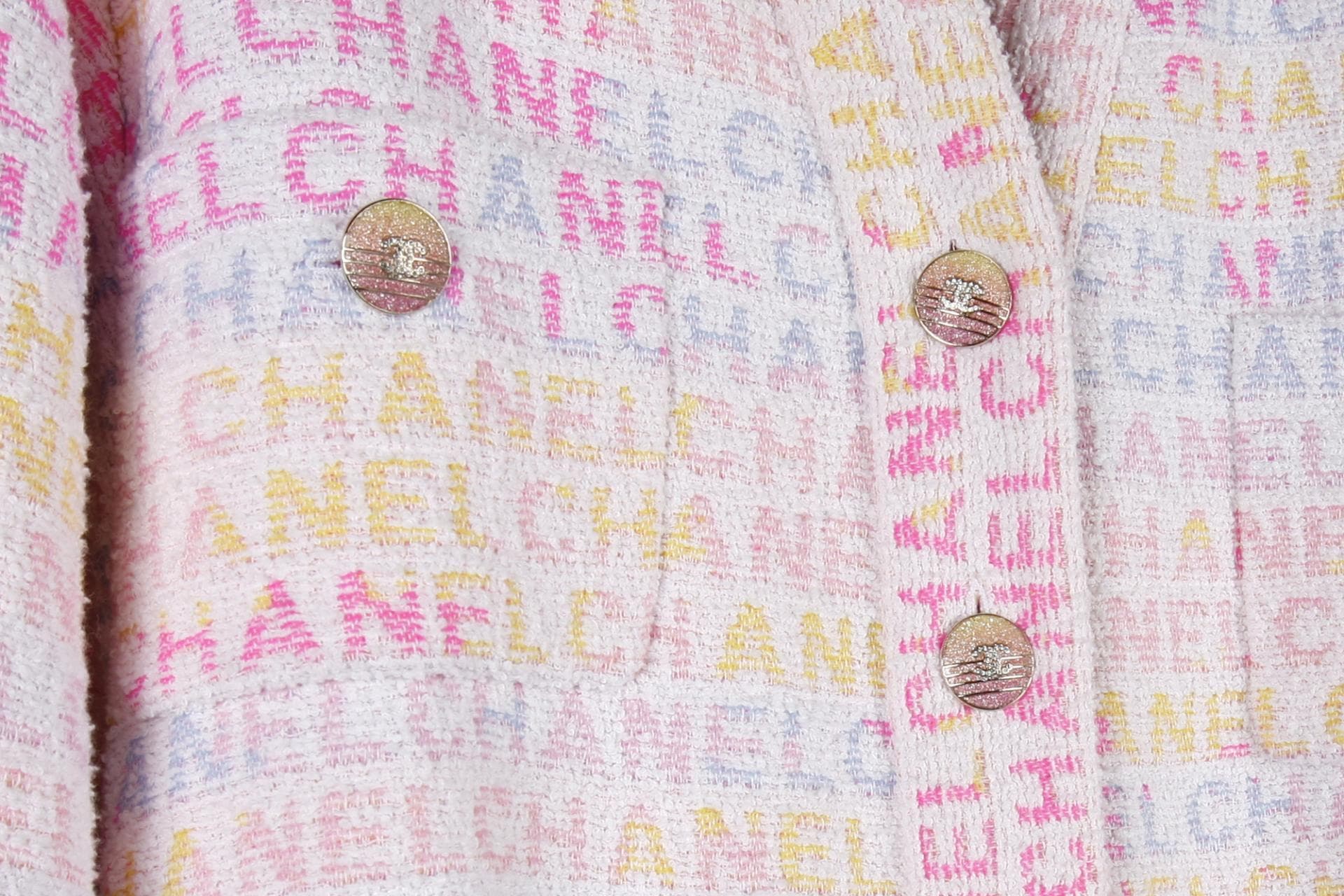 [Chanel 샤넬] 24C 멀티컬러 레터링 울트위드 코트 상세