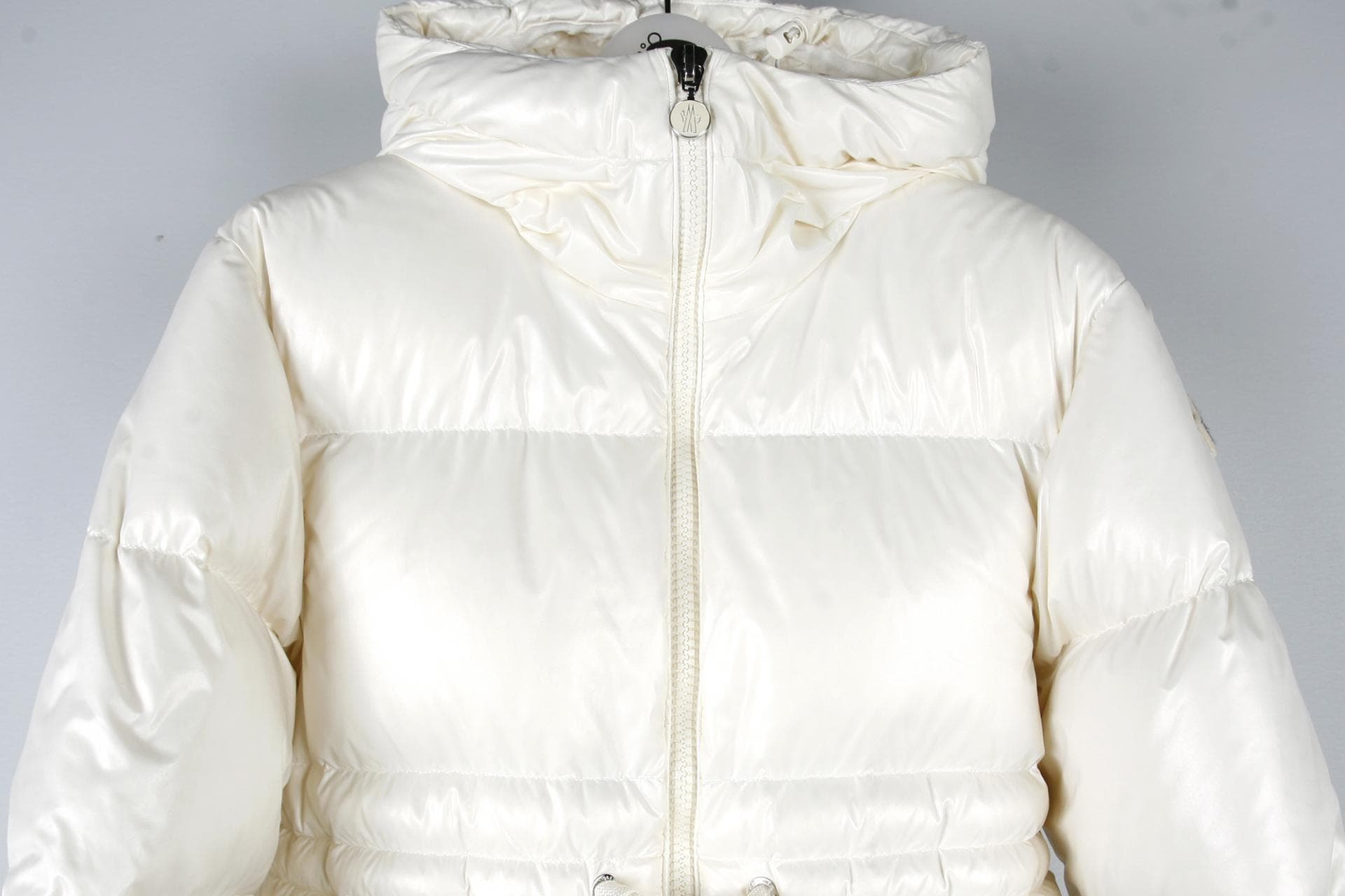 [MONCLER 몽클레르] 탈레브 숏 다운 재킷 화이트 상세