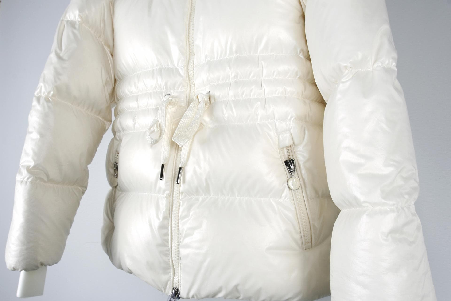 [MONCLER 몽클레르] 탈레브 숏 다운 재킷 화이트 상세