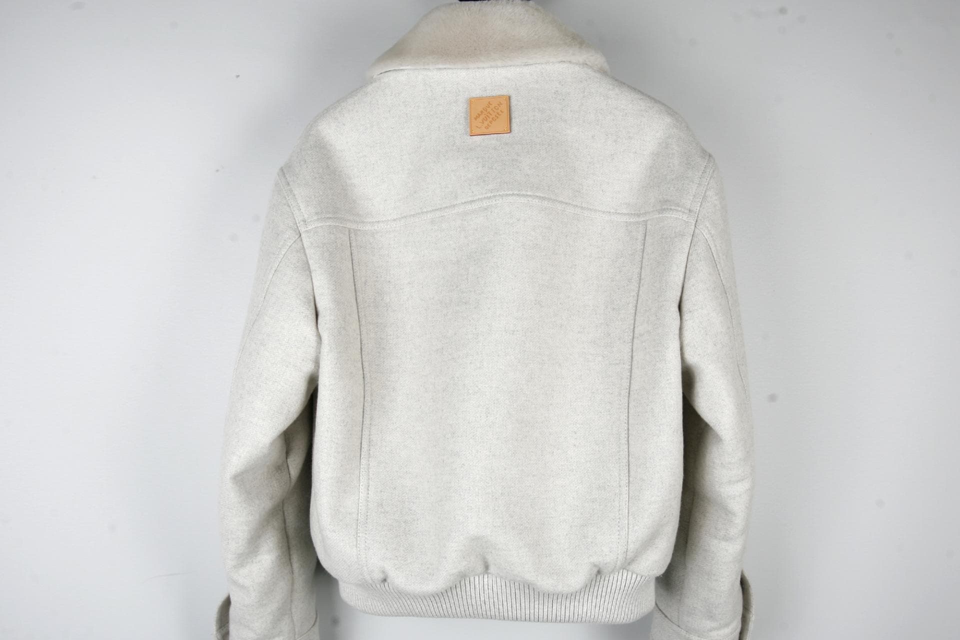 [Louis vuitton 루이비통]울블루종위드시어링칼라 상세
