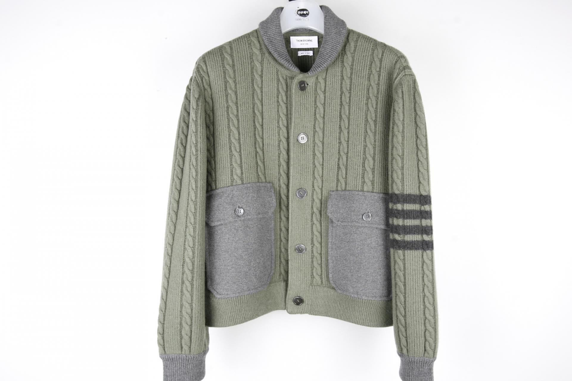 [Thom Browne 톰브라운] 컬러 블록 케이블 니트 봄버 재킷