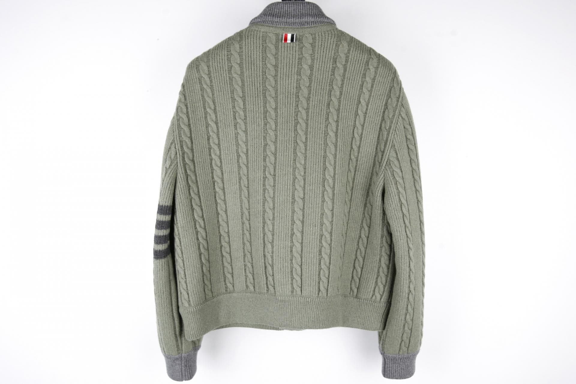 [Thom Browne 톰브라운] 컬러 블록 케이블 니트 봄버 재킷 상세