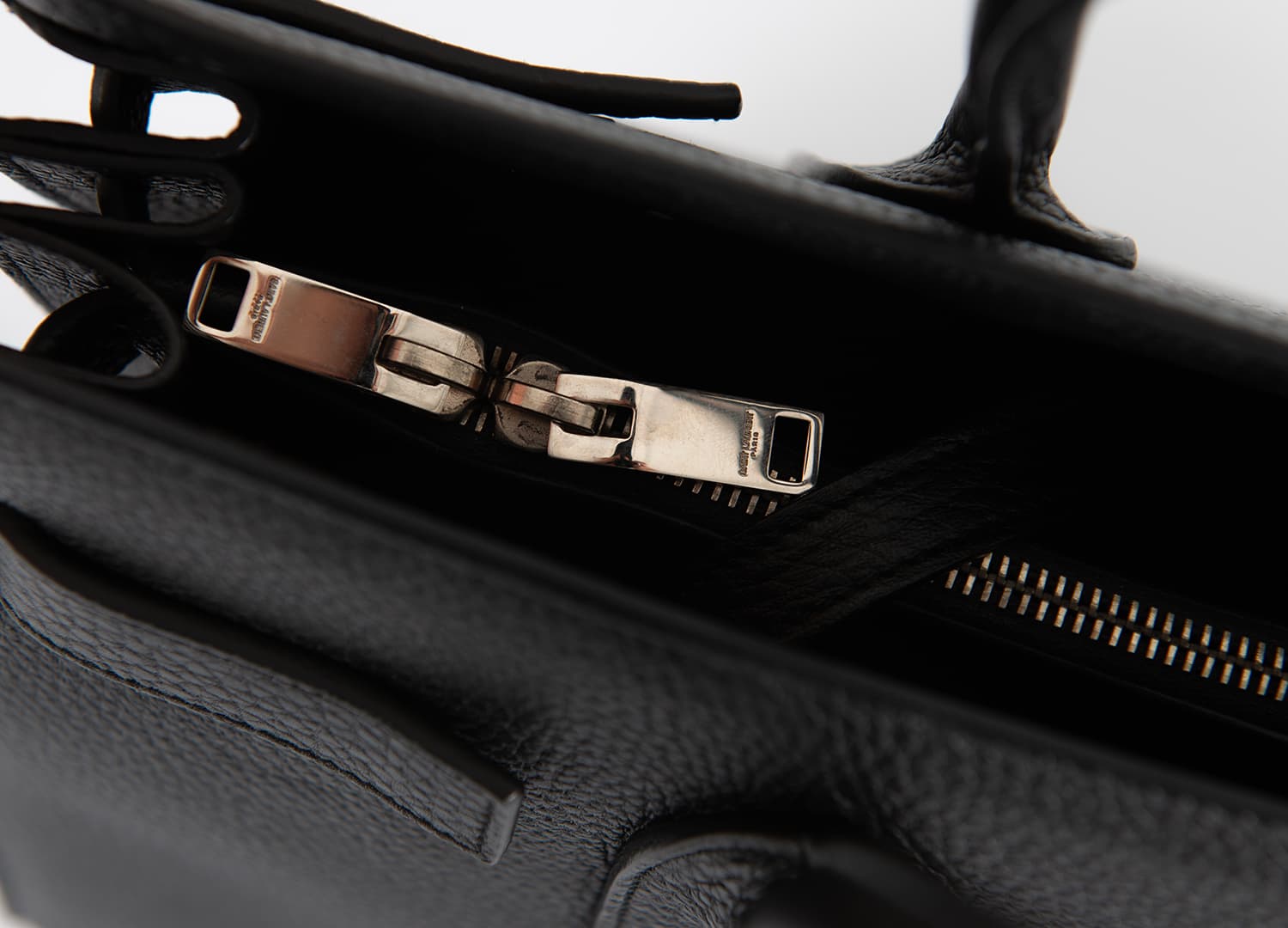 [Saint Laurent 생로랑] 삭드쥬르백 상세