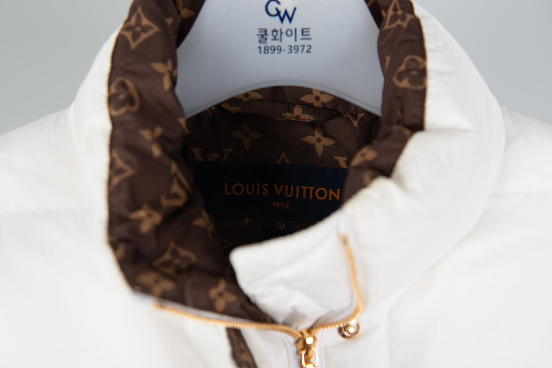 [ Louis vuitton 루이뷔통] 모노그램 엑센트 필로우 푸퍼 재킷 상세