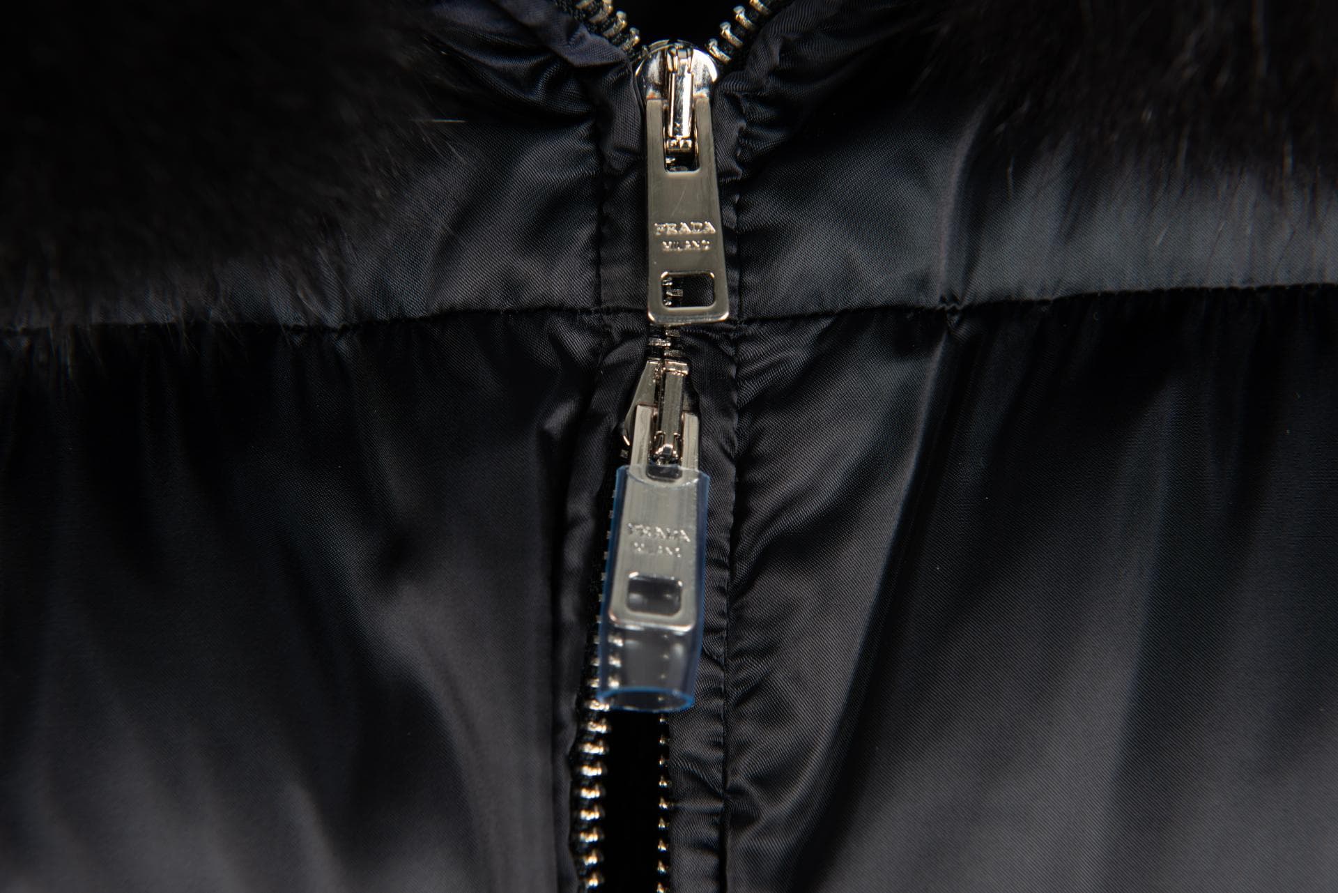 [PRADA 프라다] 나일론 퍼 구스다운 재킷 상세