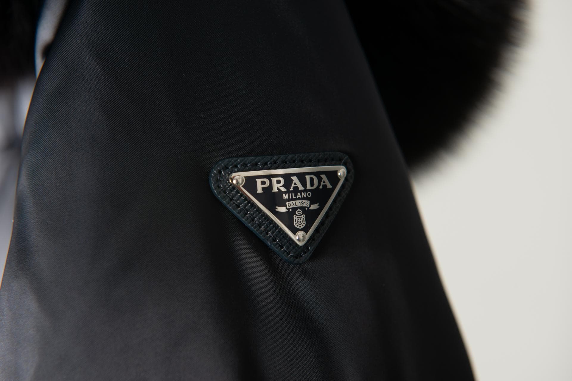 [PRADA 프라다] 나일론 퍼 구스다운 재킷 상세