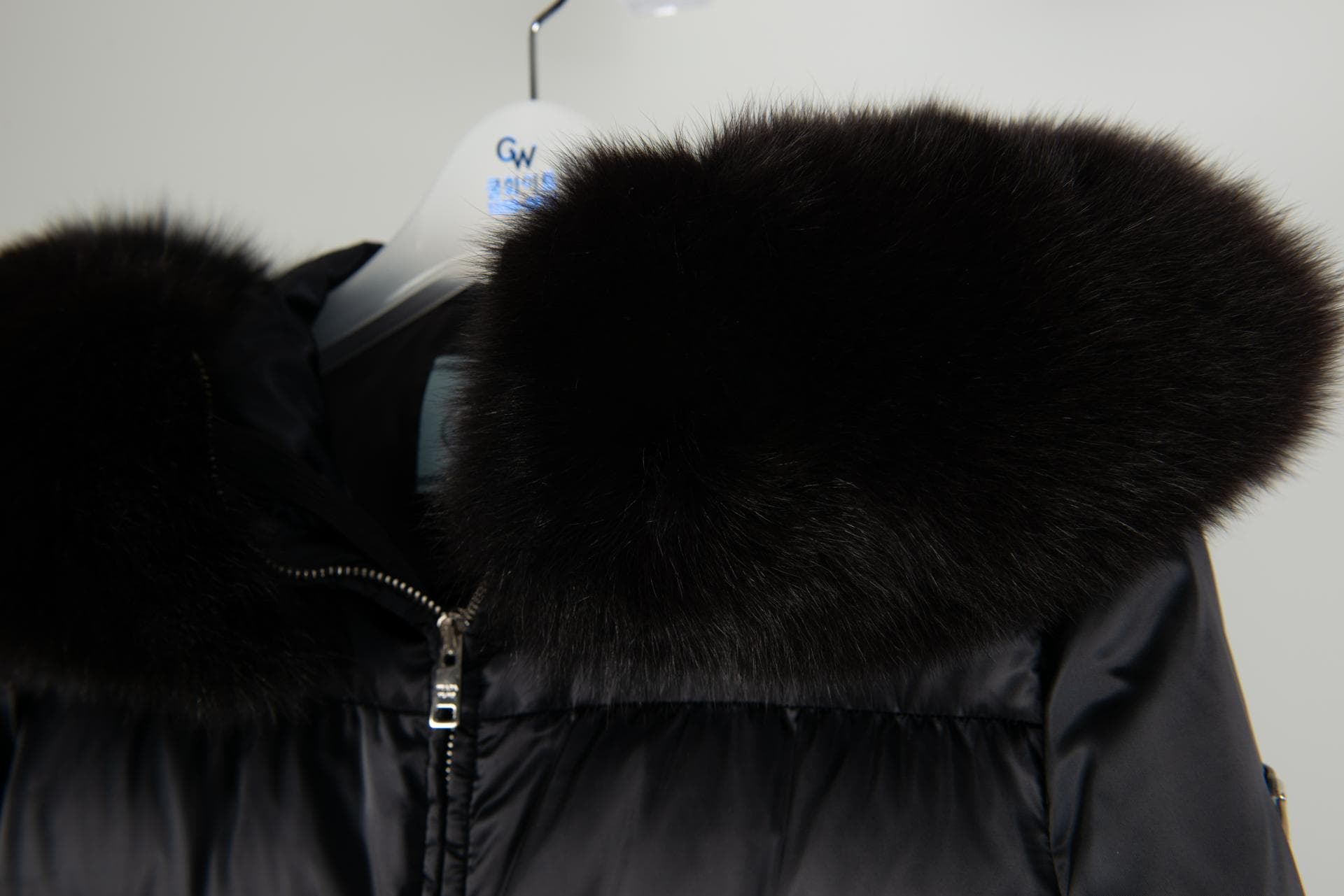 [PRADA 프라다] 나일론 퍼 구스다운 재킷 상세