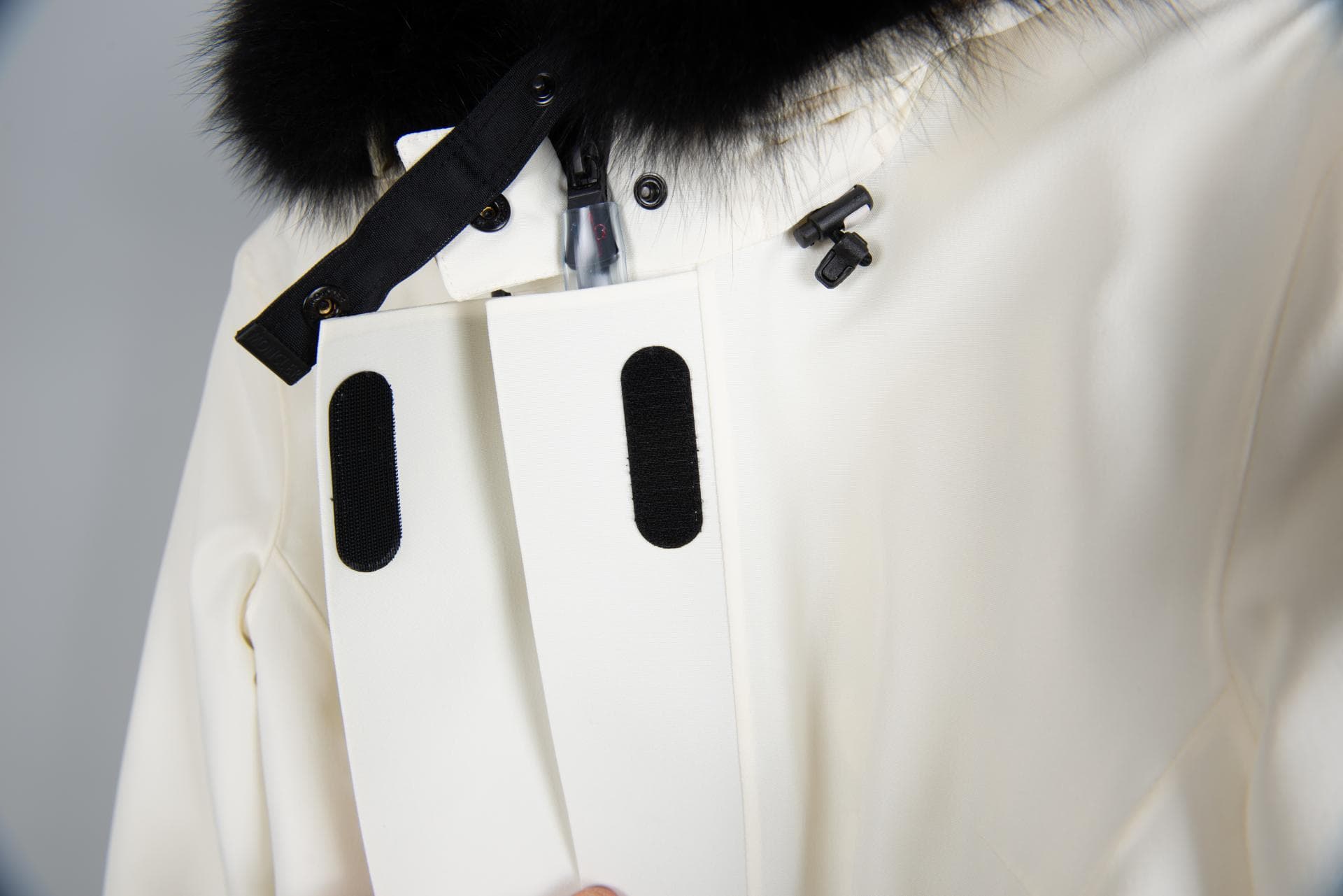 [MONCLER 몽클레르] 그레노블 라플란스 쇼트 다운 재킷 상세