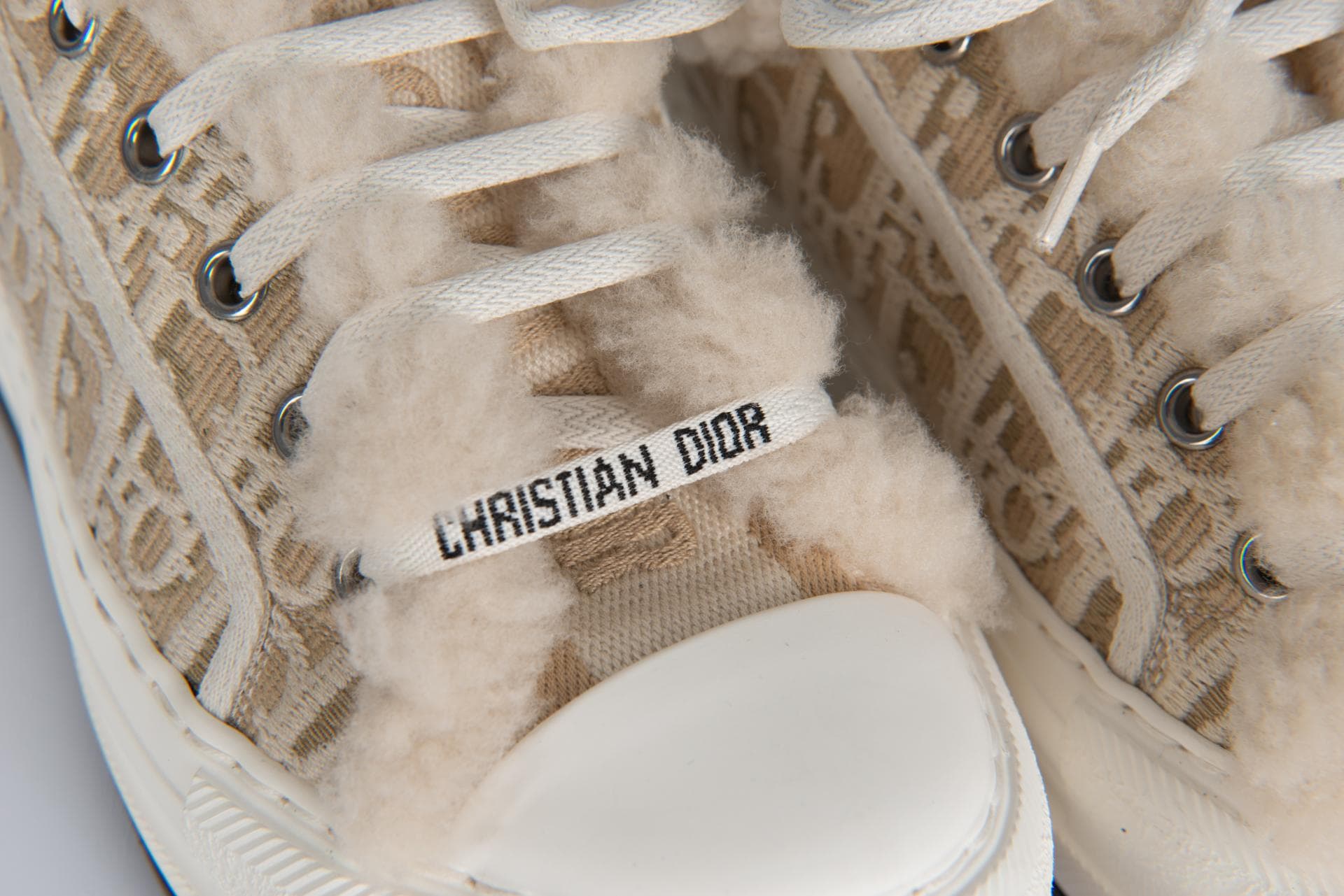 [Dior 디올] 워크앤디올 플랫폼 스니커즈 퍼 시어링 상세