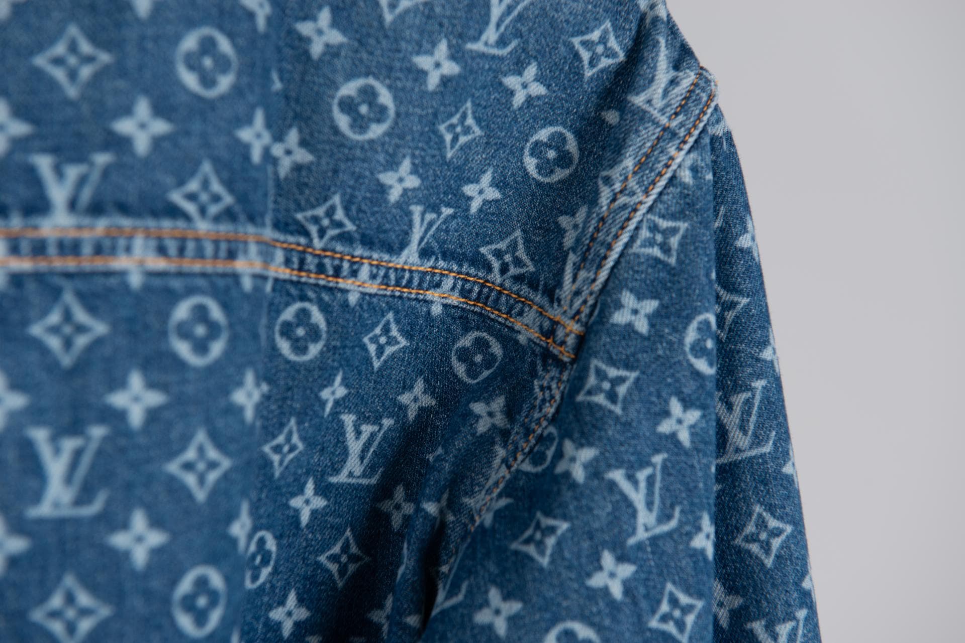 [Louis vuitton 루이비통] 모노그램 데님 보머 재킷 상세