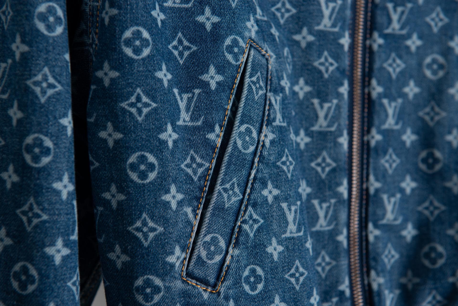 [Louis vuitton 루이비통] 모노그램 데님 보머 재킷 상세
