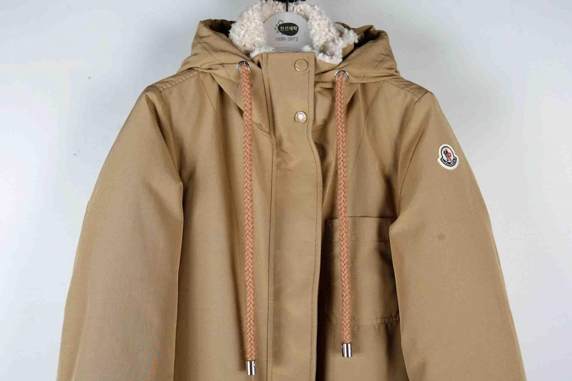 [MONCLER 몽클레르] Urpe 베이지 다운 코트 상세