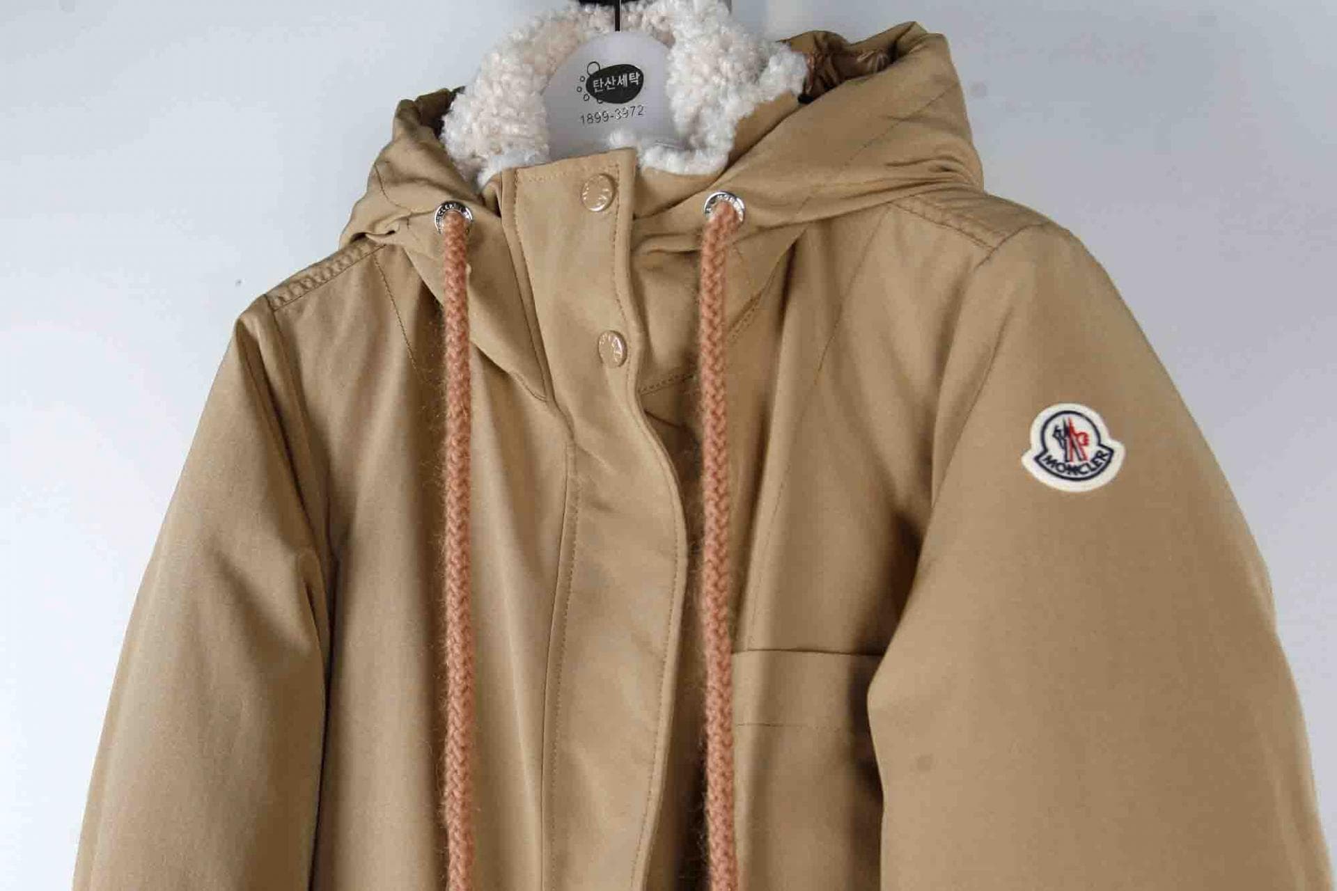 [MONCLER 몽클레르] Urpe 베이지 다운 코트 상세