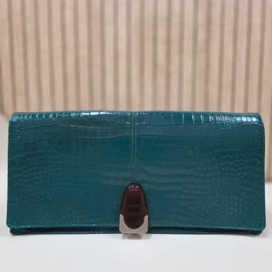 앨리게이터 소재 클러치 광택 작업